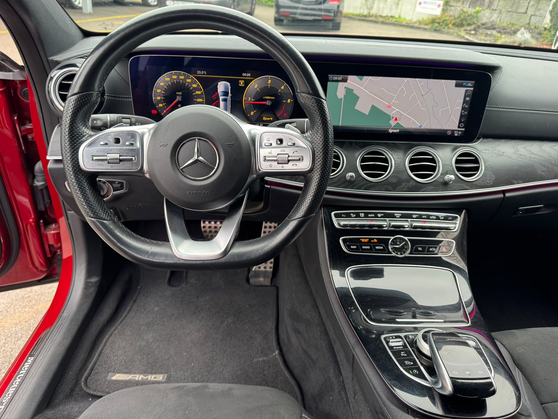 MERCEDES-BENZ E 220 d AMG Line 4Matic 9G-Tronic-image-8