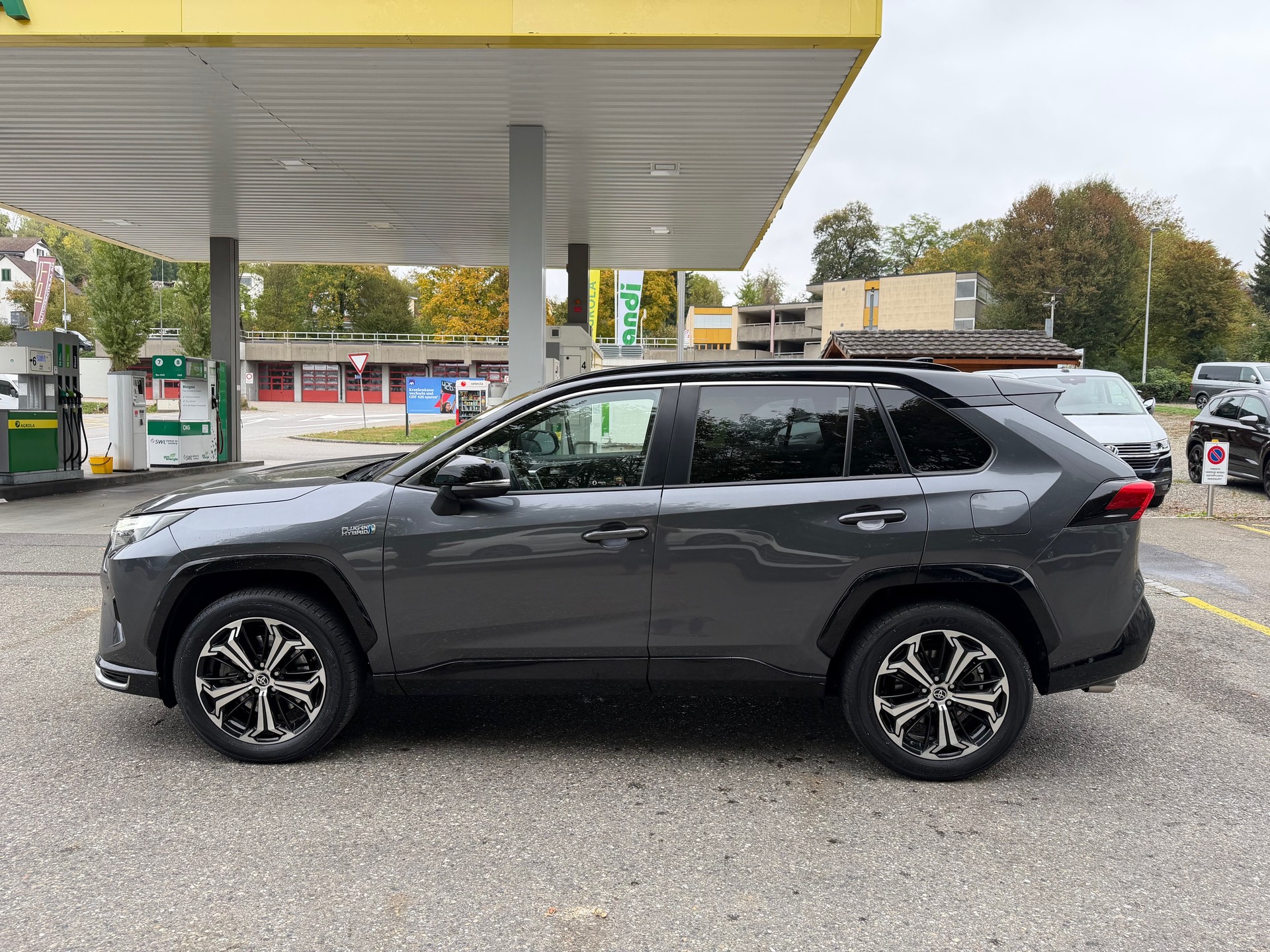 TOYOTA RAV-4 2.5 PHEV Platinum e-CVT 4WD-showroom-element-1