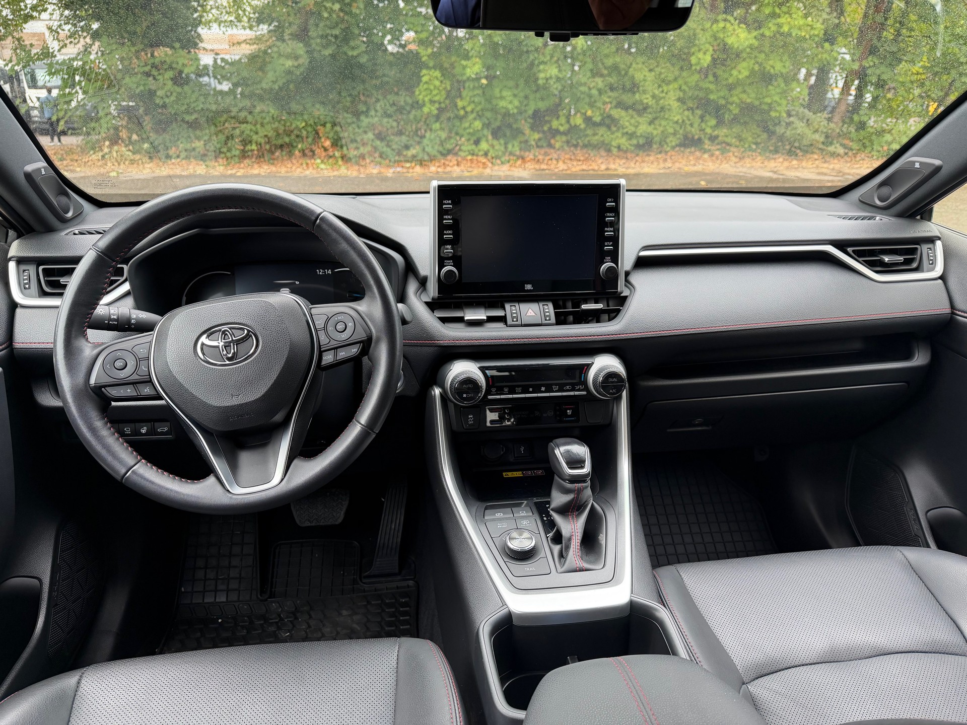 TOYOTA RAV-4 2.5 PHEV Platinum e-CVT 4WD-showroom-element-3