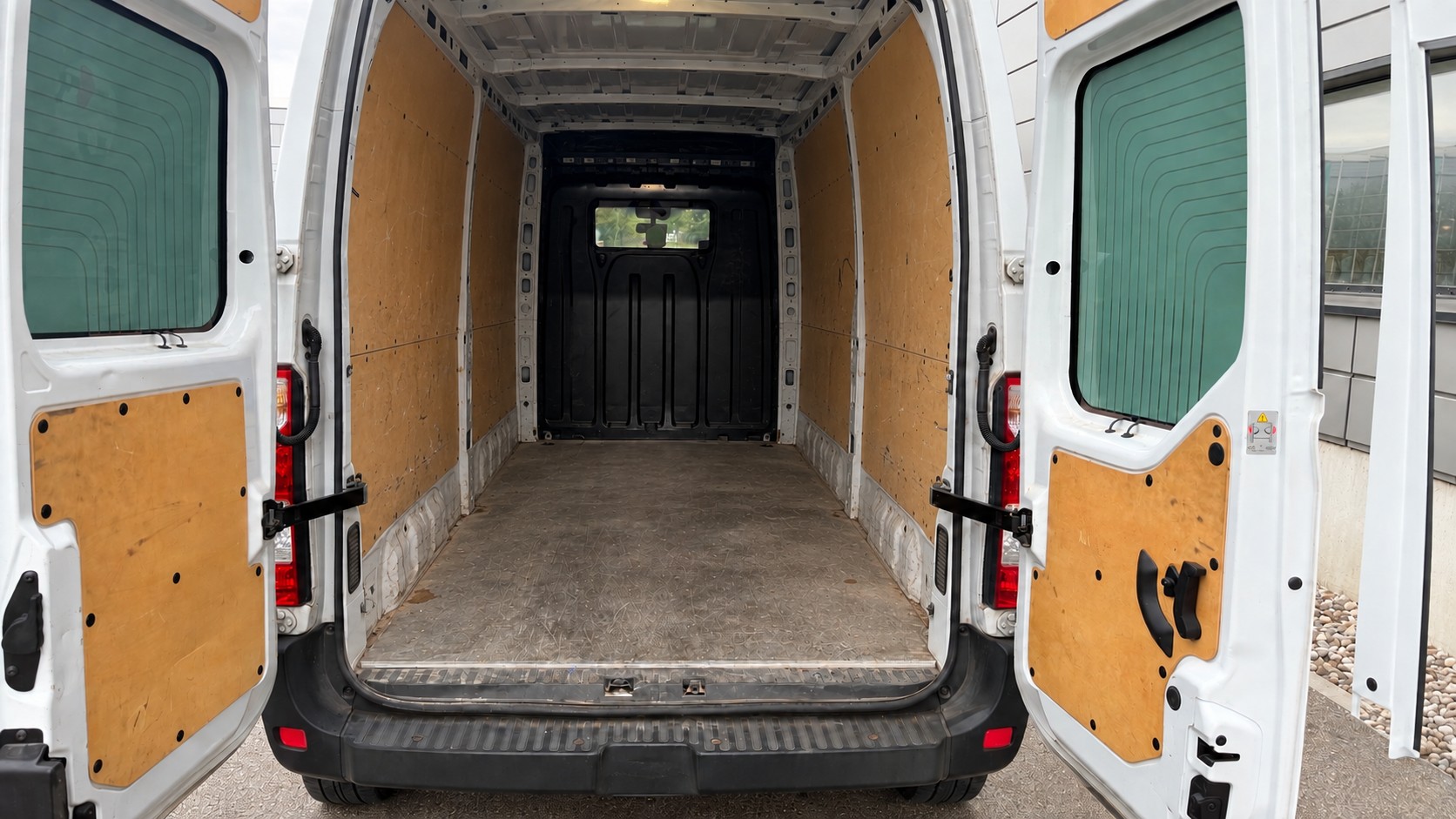 RENAULT Master T35 2.3dCi 135 L2H3-image-11
