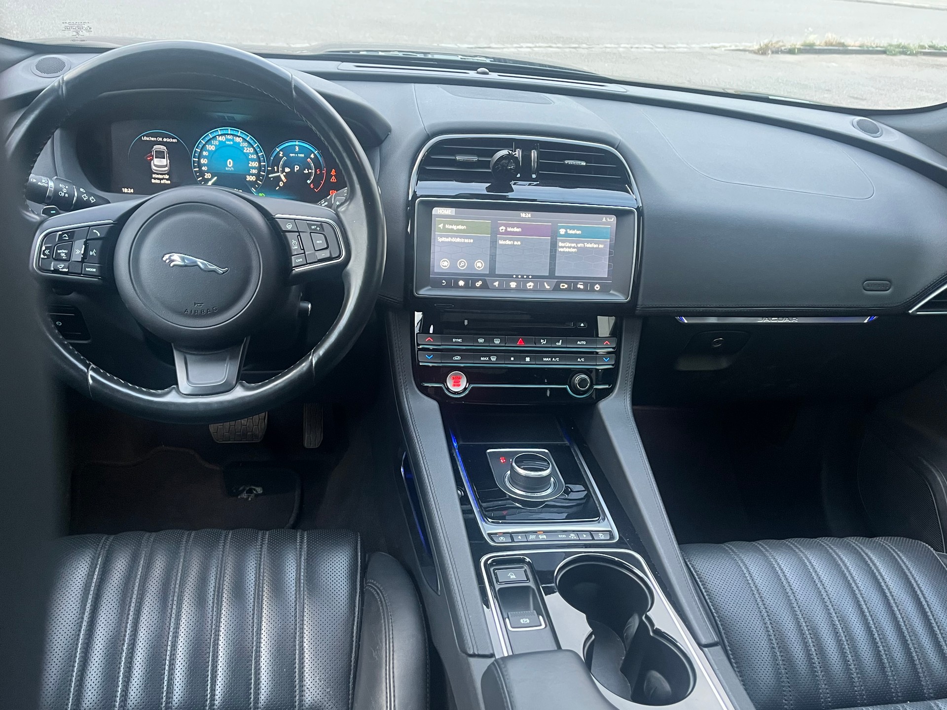JAGUAR F-Pace 3.0 TD First Edition AWD Automatik-image-10