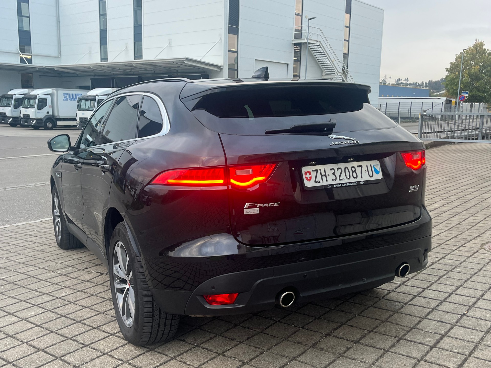 JAGUAR F-Pace 3.0 TD First Edition AWD Automatik-image-6