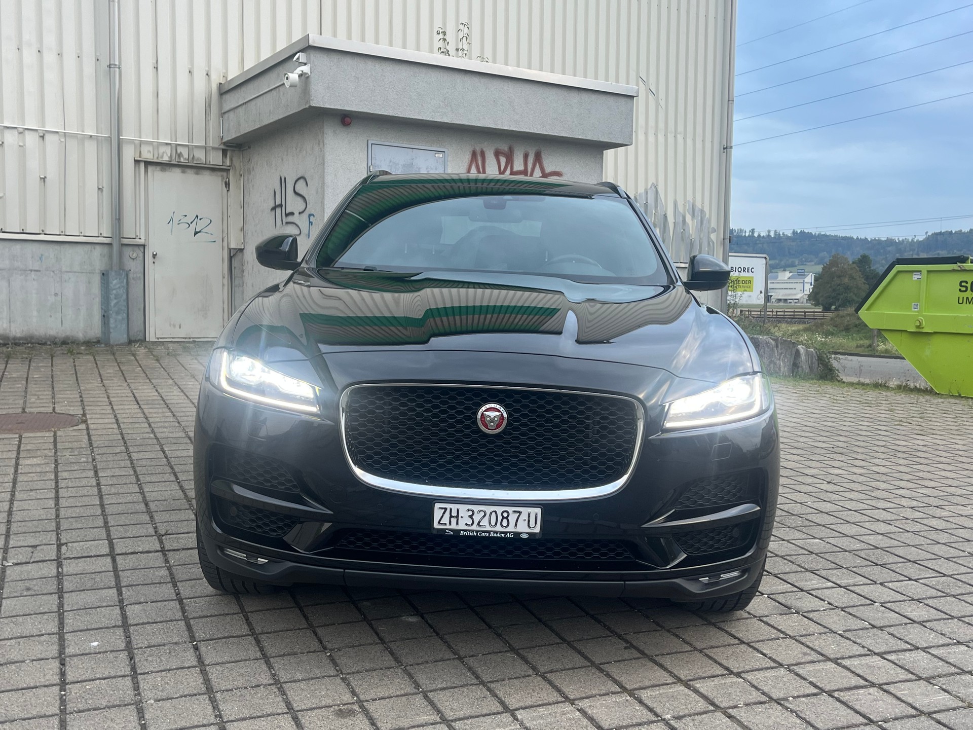 JAGUAR F-Pace 3.0 TD First Edition AWD Automatik-image-2