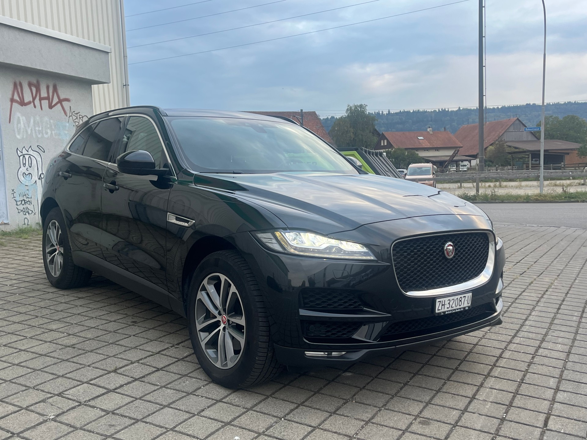 JAGUAR F-Pace 3.0 TD First Edition AWD Automatik-image-4