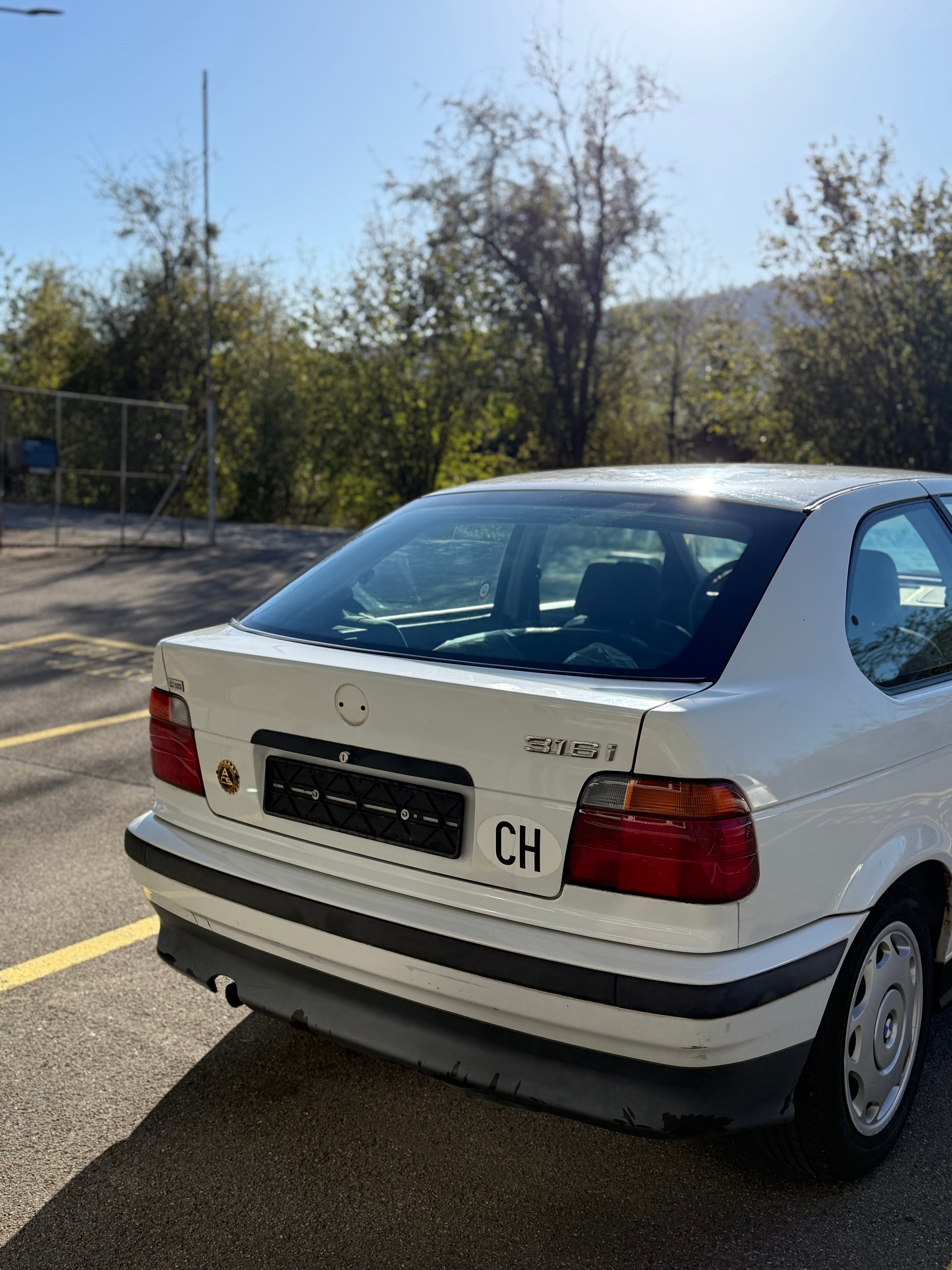 BMW 316i Compact-image-5