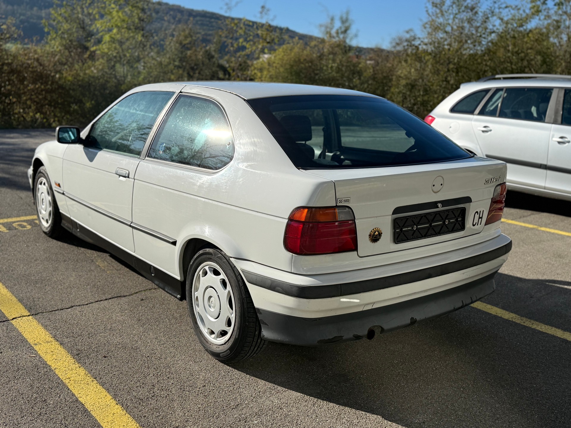 BMW 316i Compact-image-3