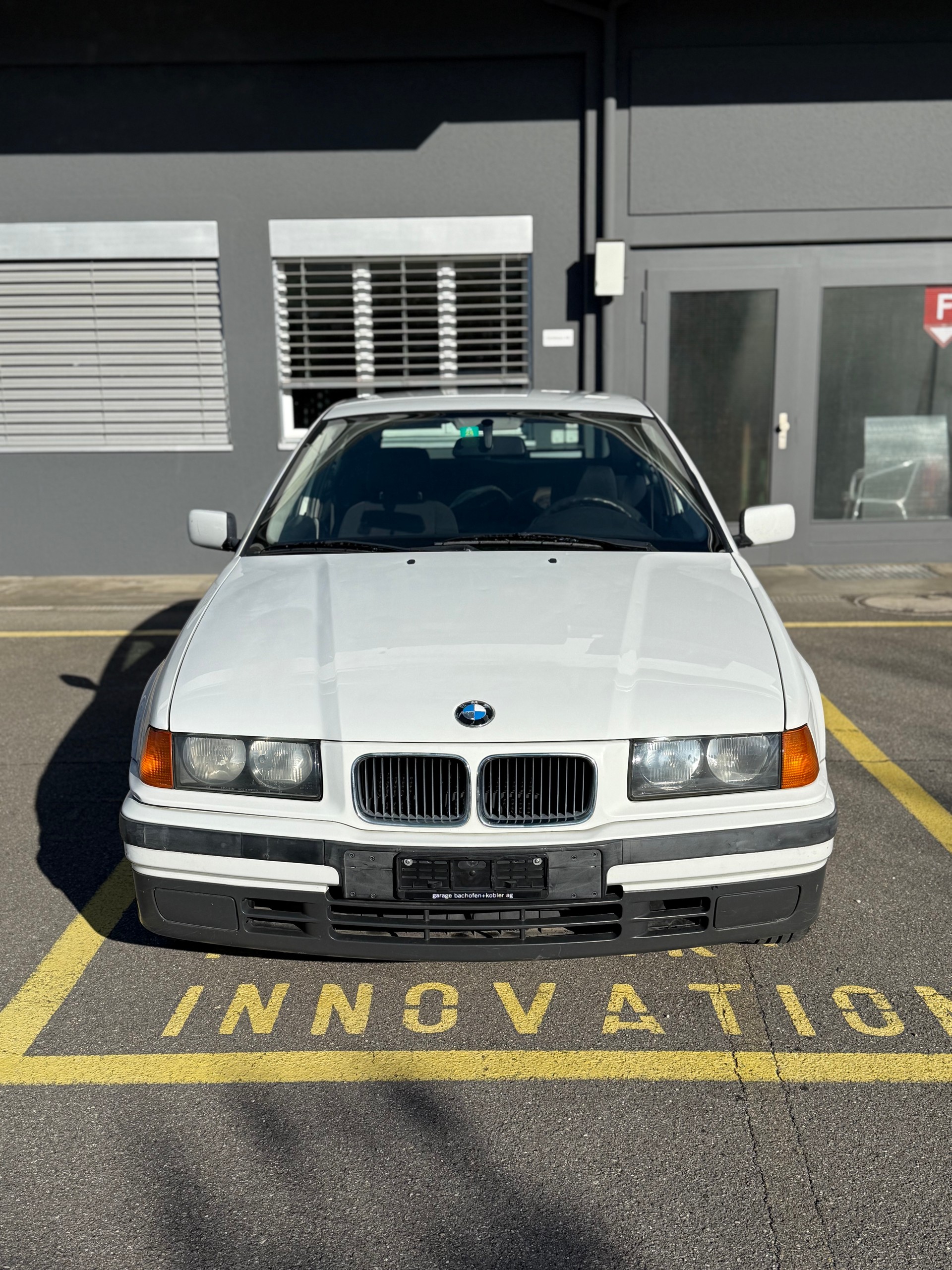 BMW 316i Compact-image-11