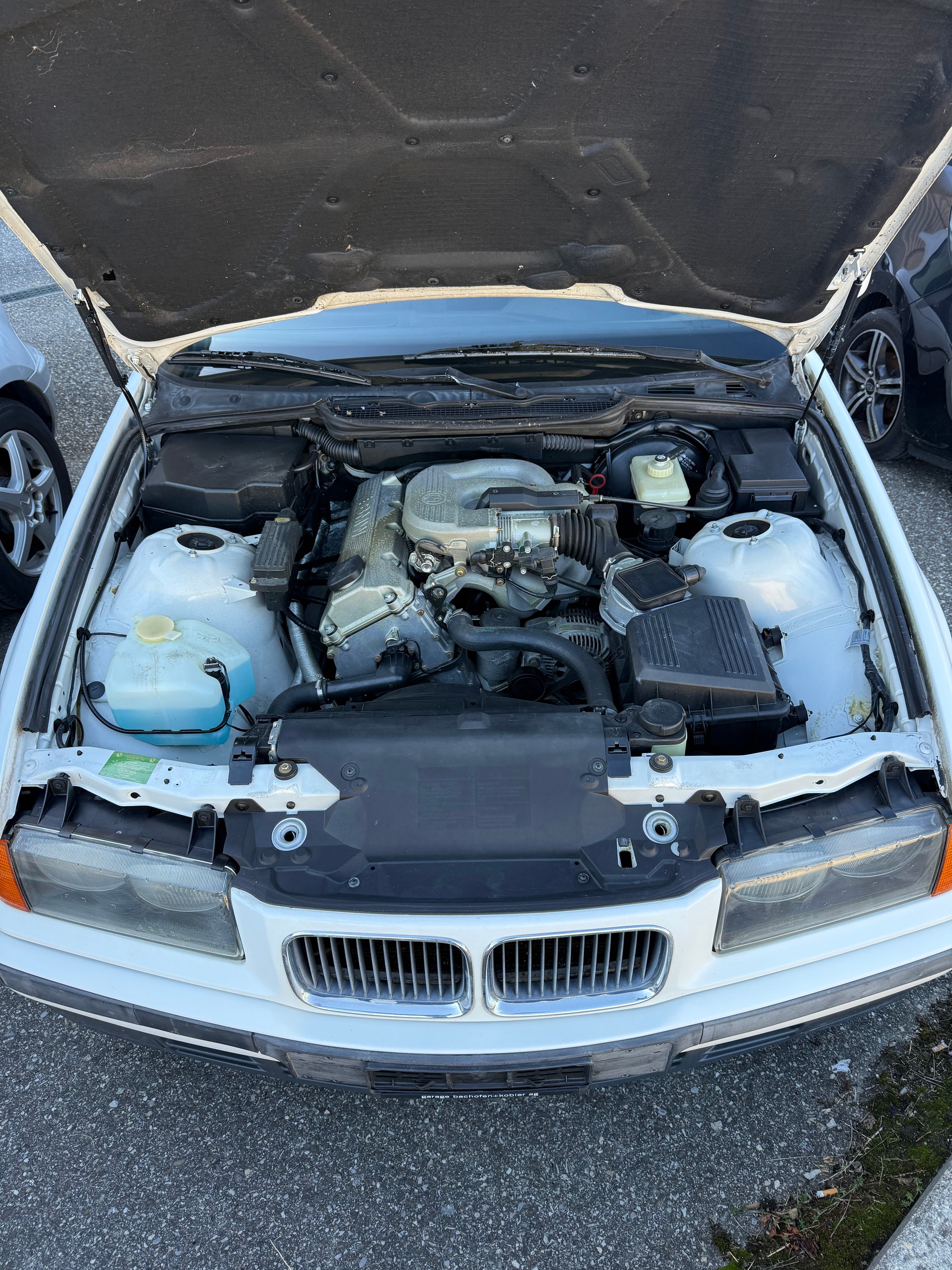 BMW 316i Compact-image-12
