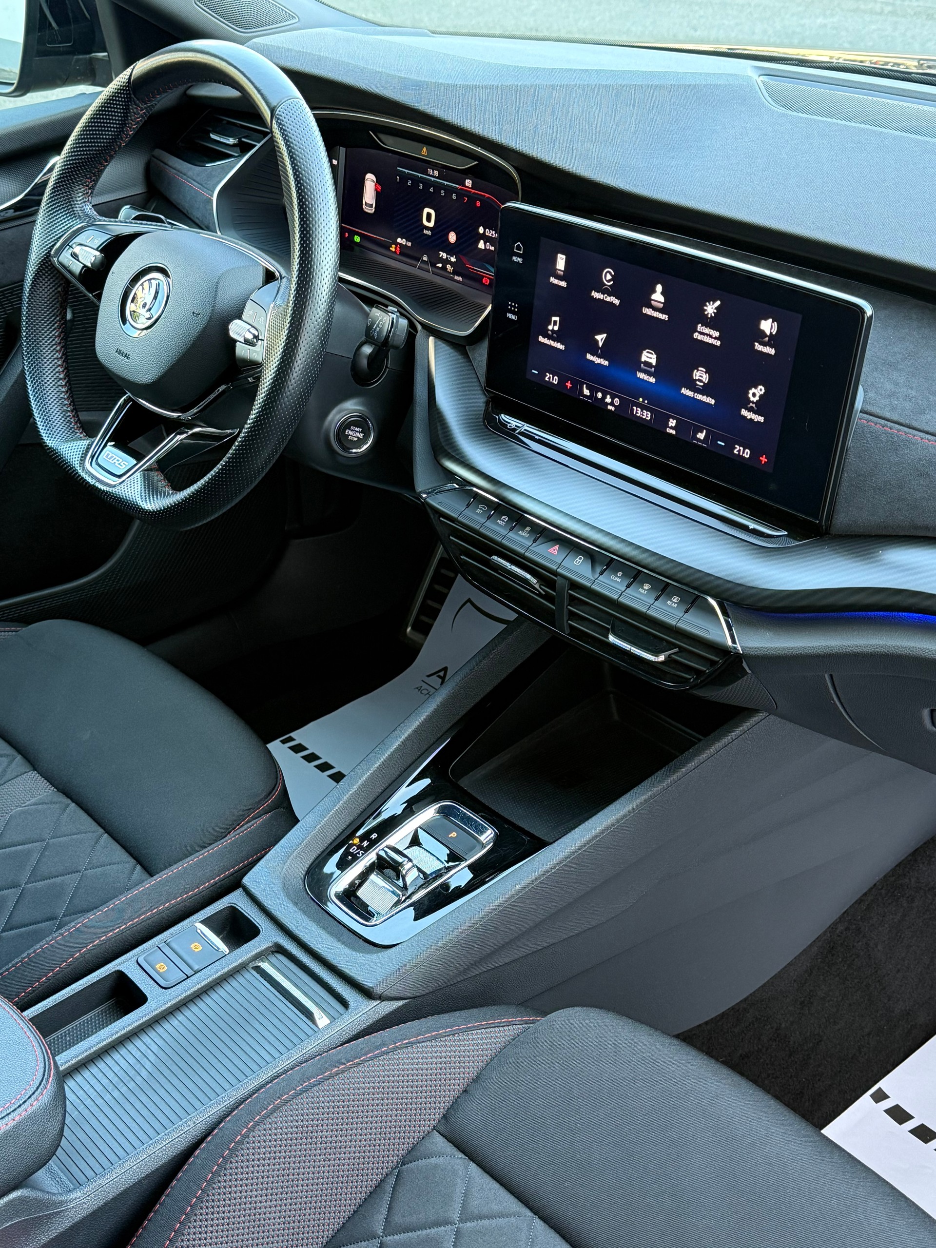 SKODA Octavia Combi 2.0 TSI DSG RS-image-24