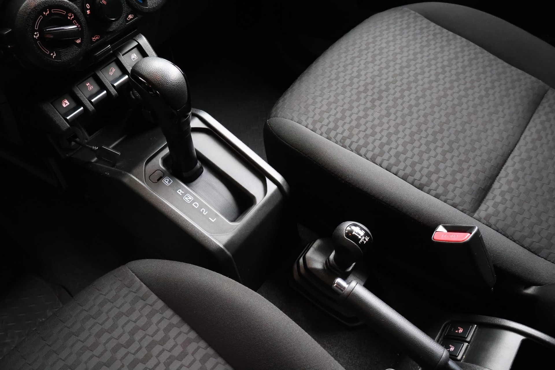 SUZUKI Jimny 1.5 Compact Top 4x4 Automat-image-10