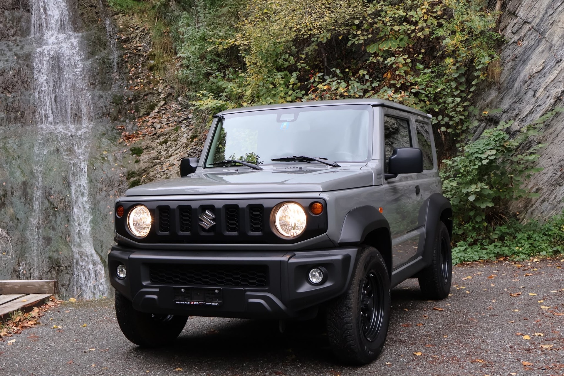 SUZUKI Jimny 1.5 Compact Top 4x4 Automat-image-1