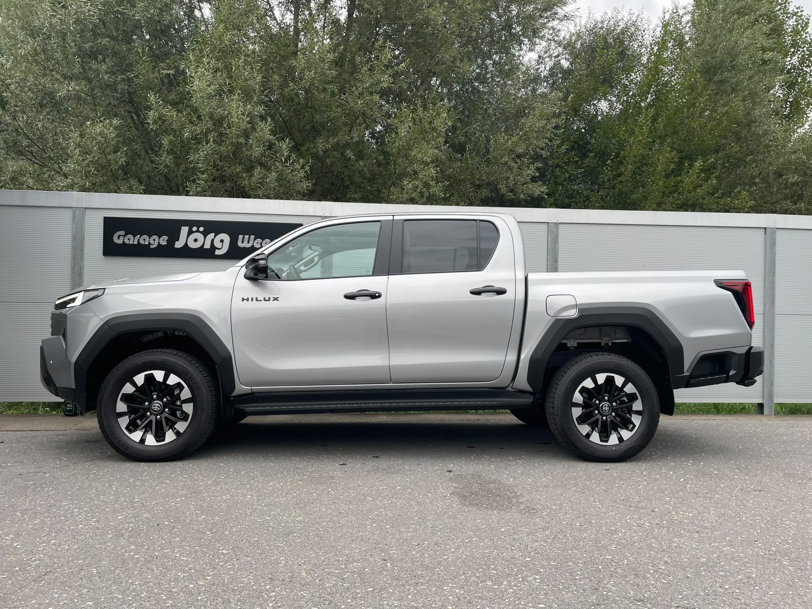 TOYOTA Hilux Double Cab.-Pick-up 2.8 D-4D MHEV 204 Style-image-2
