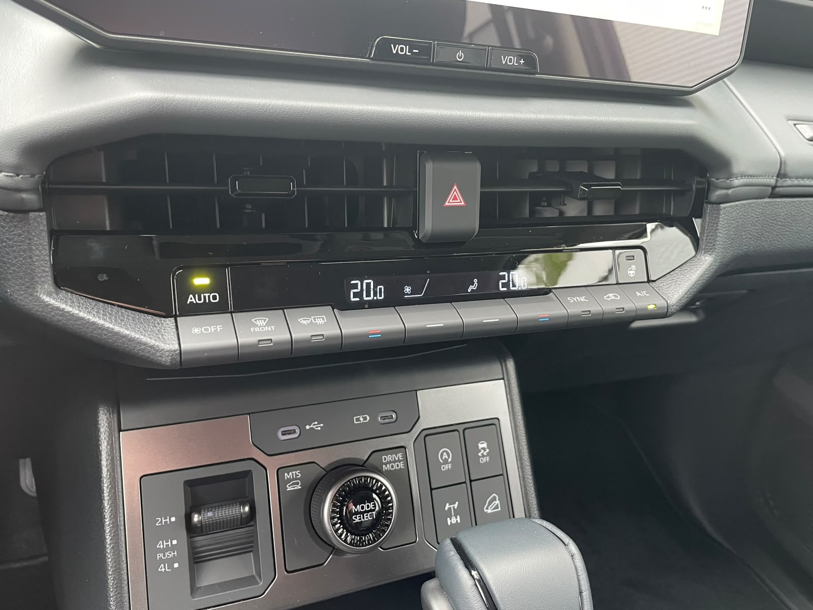 TOYOTA Hilux Double Cab.-Pick-up 2.8 D-4D MHEV 204 Style-image-11