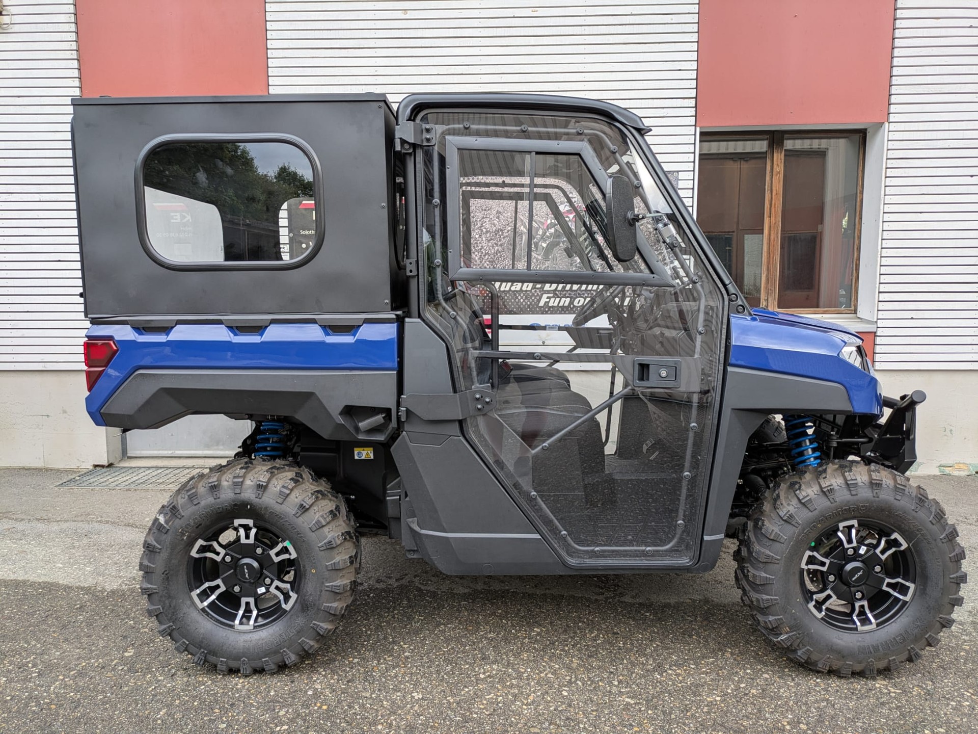 POLARIS EV Kinetic-image-12
