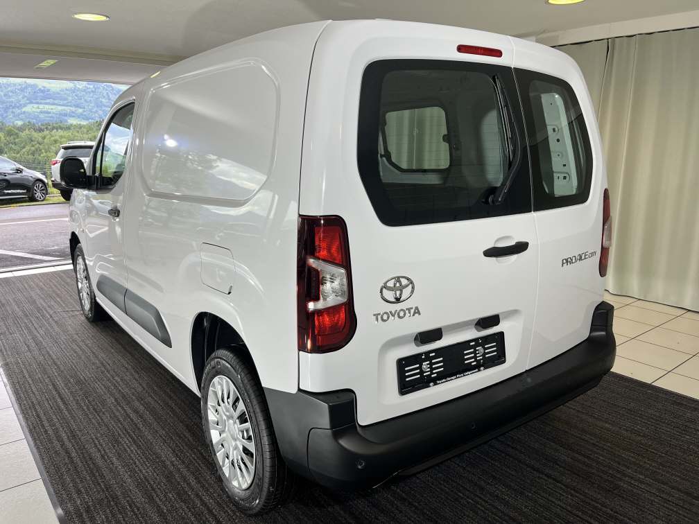 TOYOTA PROACE CITY Van L1 1.5 D Active-image-2