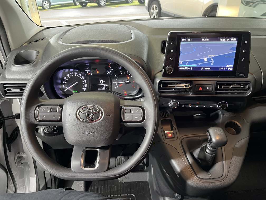 TOYOTA PROACE CITY Van L1 1.5 D Active-image-7