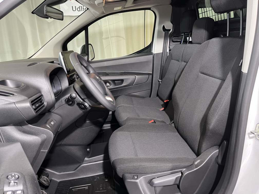 TOYOTA PROACE CITY Van L1 1.5 D Active-image-5