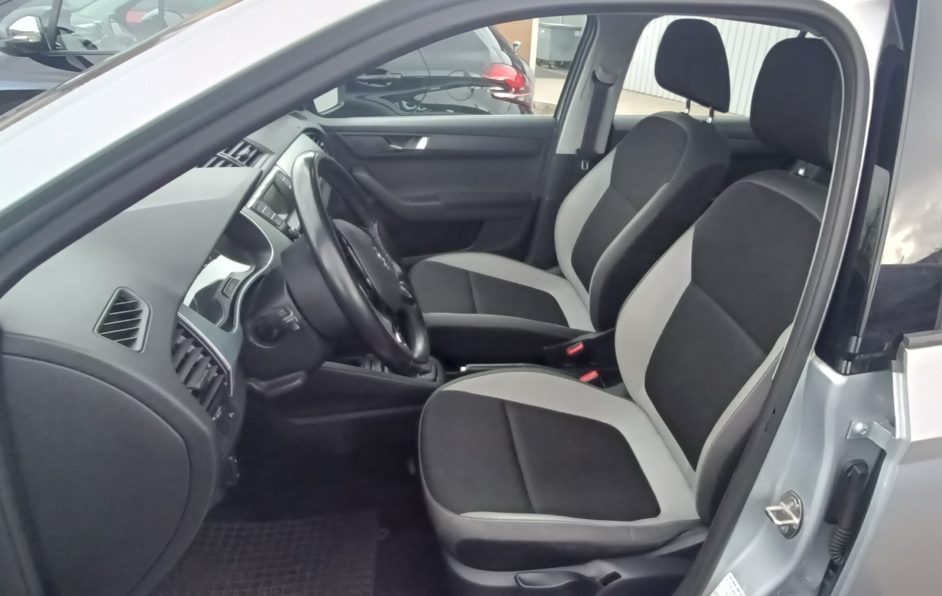 SKODA Fabia 1.2 TSI Ambition DSG-image-4
