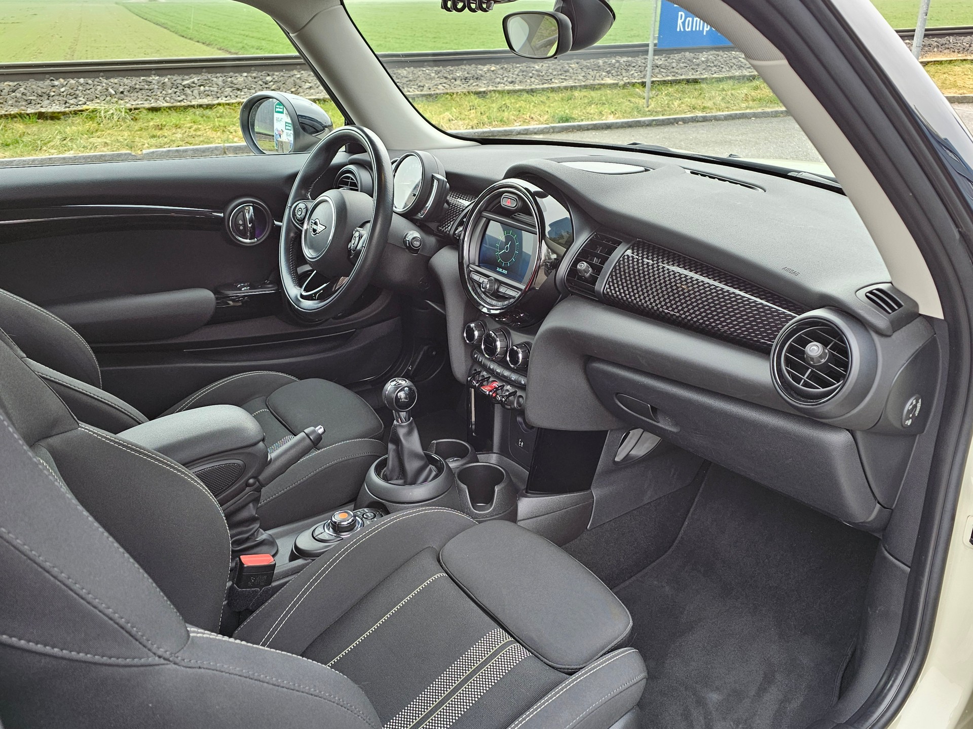 MINI Mini Cooper S-image-10