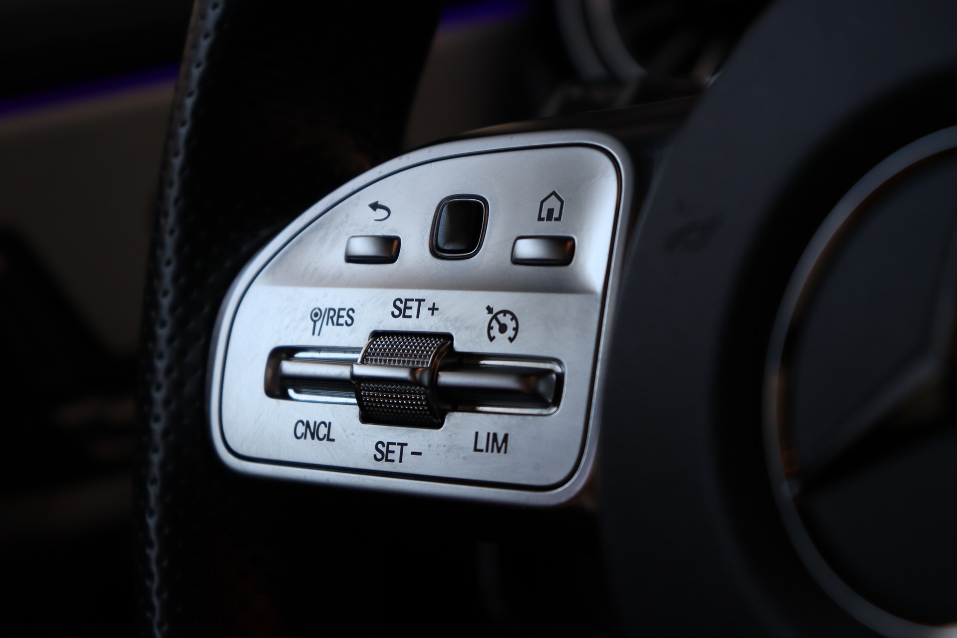 MERCEDES-BENZ A 250 4Matic AMG Line 4Matic 7G-DCT * 360 GRAD KAMERA * FAHRASSISTENZ-PAKET * SCHIEBEDACH *-image-22