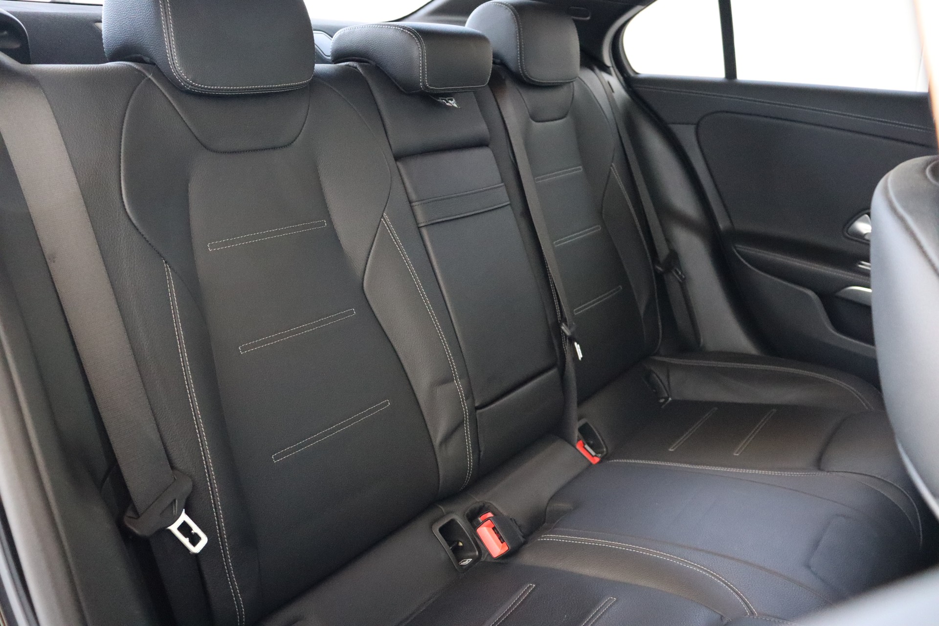 MERCEDES-BENZ A 250 4Matic AMG Line 4Matic 7G-DCT * 360 GRAD KAMERA * FAHRASSISTENZ-PAKET * SCHIEBEDACH *-image-18