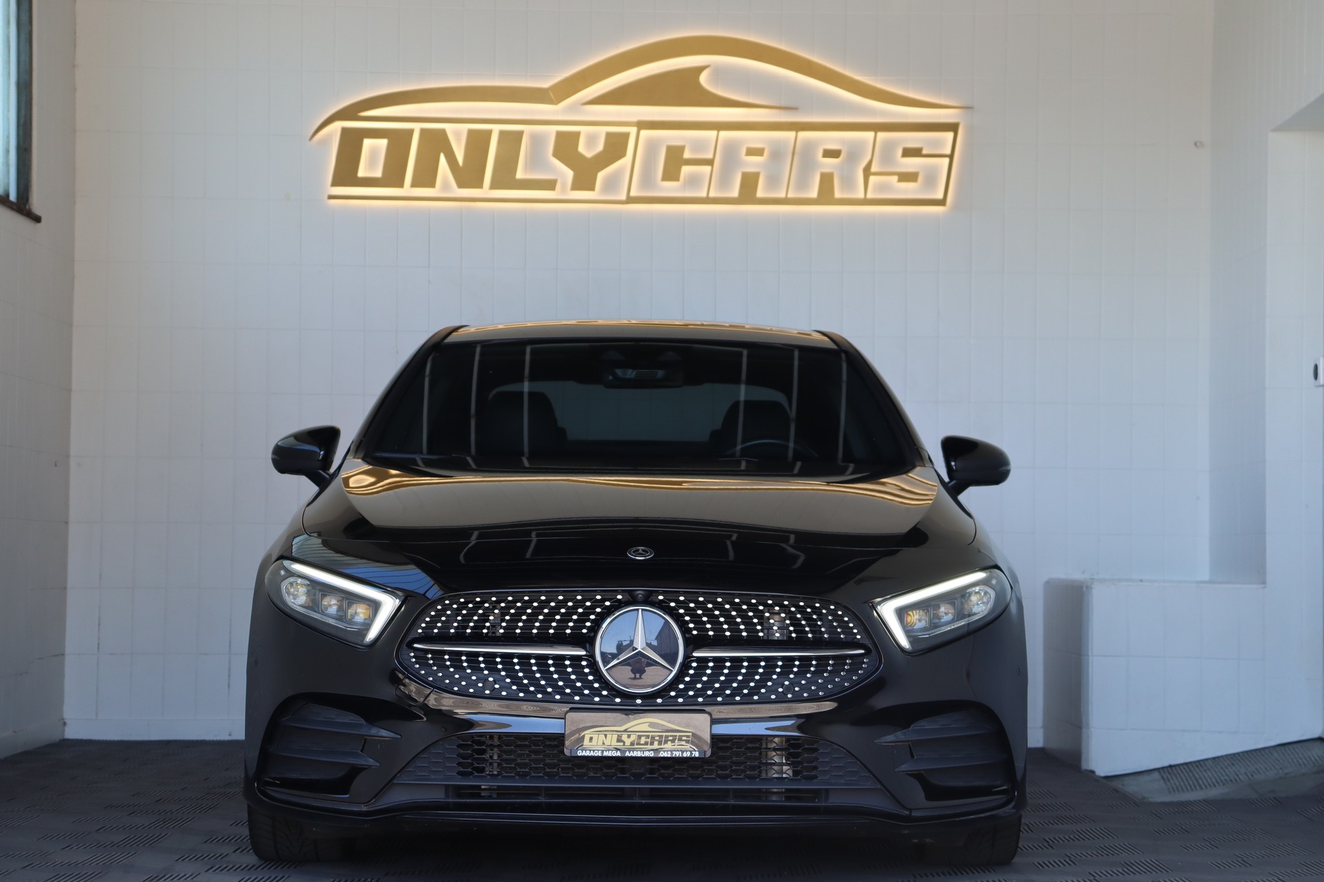 MERCEDES-BENZ A 250 4Matic AMG Line 4Matic 7G-DCT * 360 GRAD KAMERA * FAHRASSISTENZ-PAKET * SCHIEBEDACH *-image-1