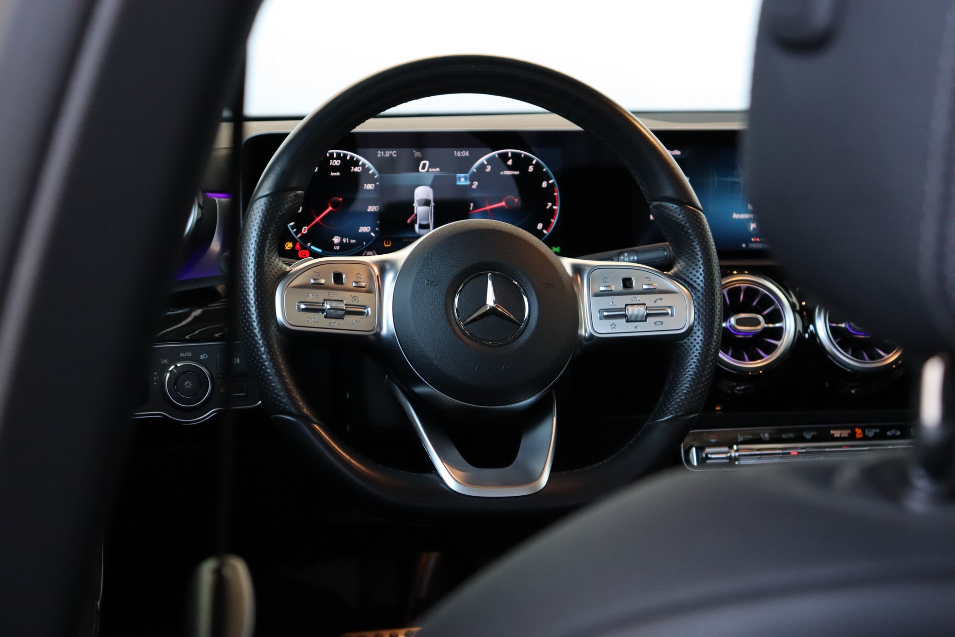 MERCEDES-BENZ A 250 4Matic AMG Line 4Matic 7G-DCT * 360 GRAD KAMERA * FAHRASSISTENZ-PAKET * SCHIEBEDACH *-image-19
