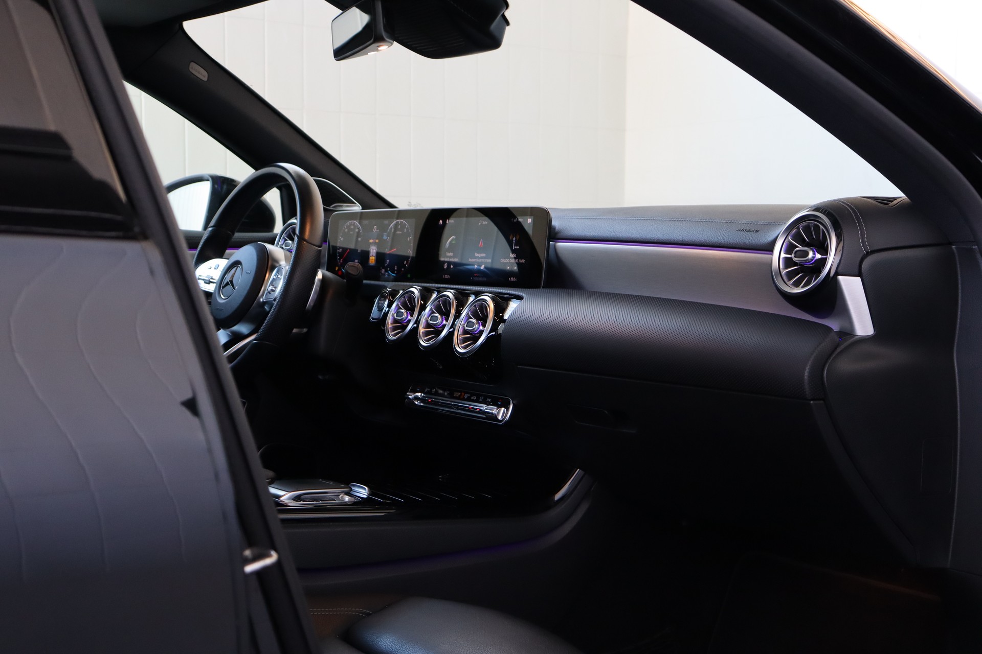 MERCEDES-BENZ A 250 4Matic AMG Line 4Matic 7G-DCT * 360 GRAD KAMERA * FAHRASSISTENZ-PAKET * SCHIEBEDACH *-image-13