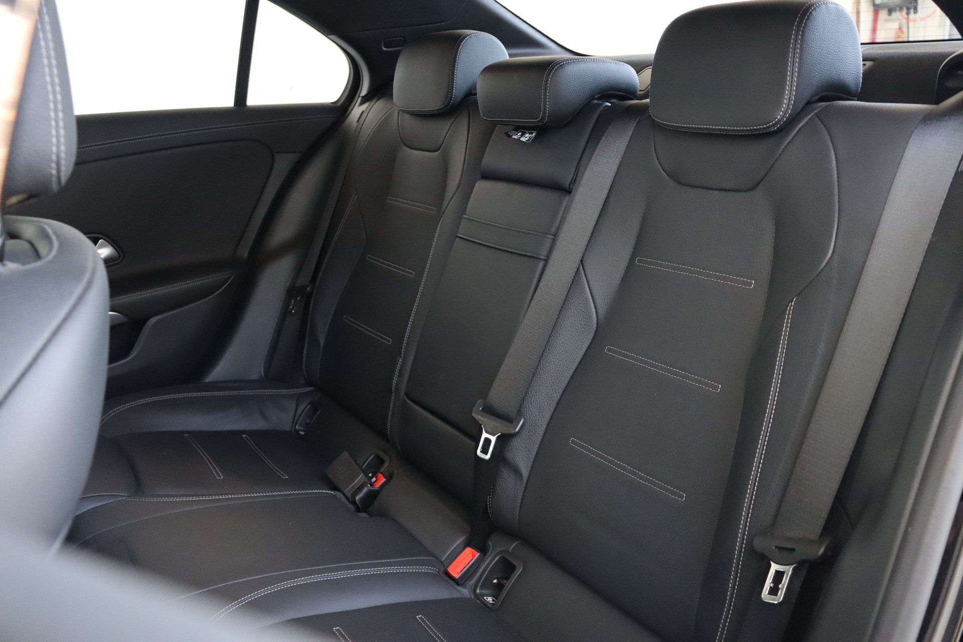 MERCEDES-BENZ A 250 4Matic AMG Line 4Matic 7G-DCT * 360 GRAD KAMERA * FAHRASSISTENZ-PAKET * SCHIEBEDACH *-image-16