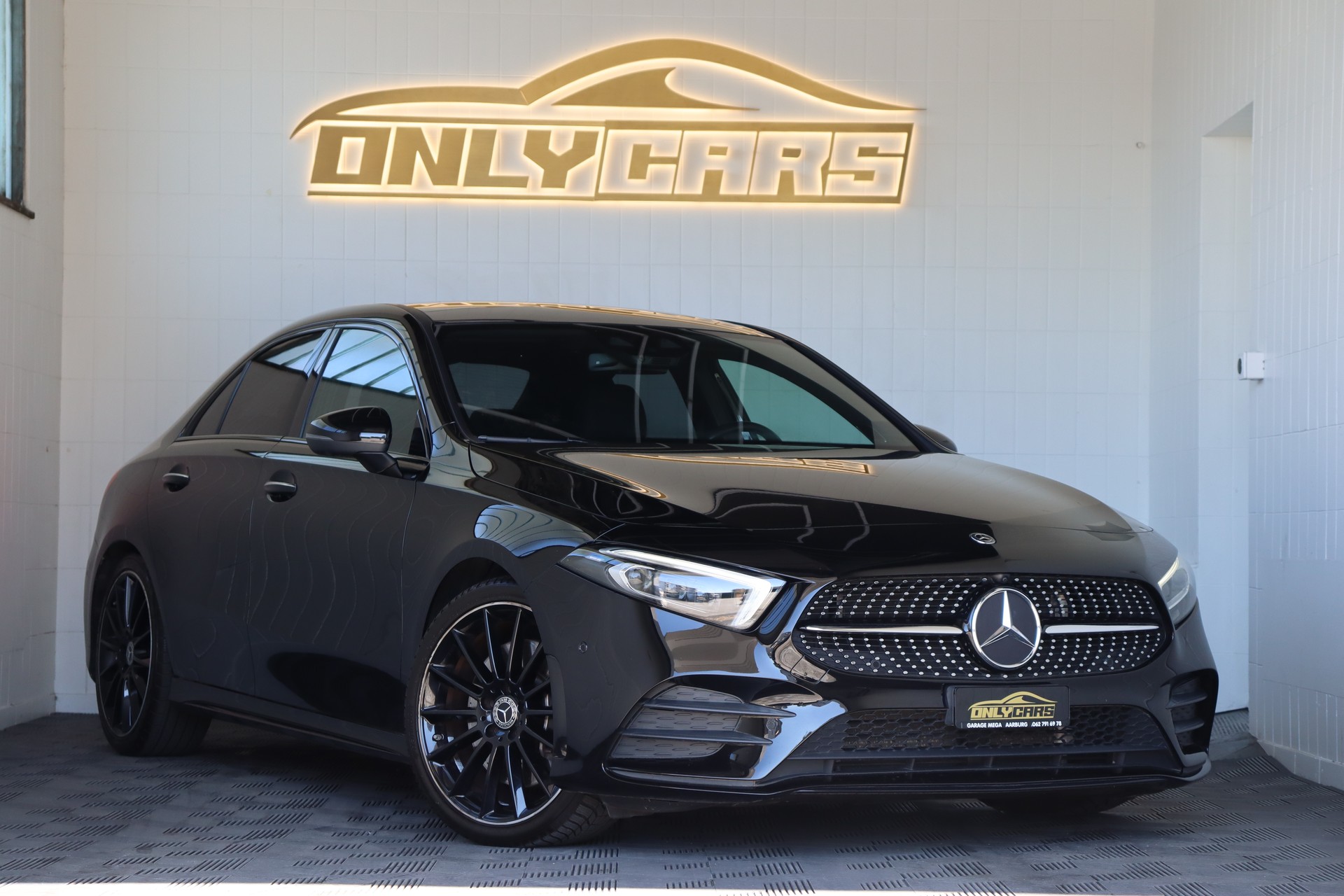 MERCEDES-BENZ A 250 4Matic AMG Line 4Matic 7G-DCT * 360 GRAD KAMERA * FAHRASSISTENZ-PAKET * SCHIEBEDACH *-image-0