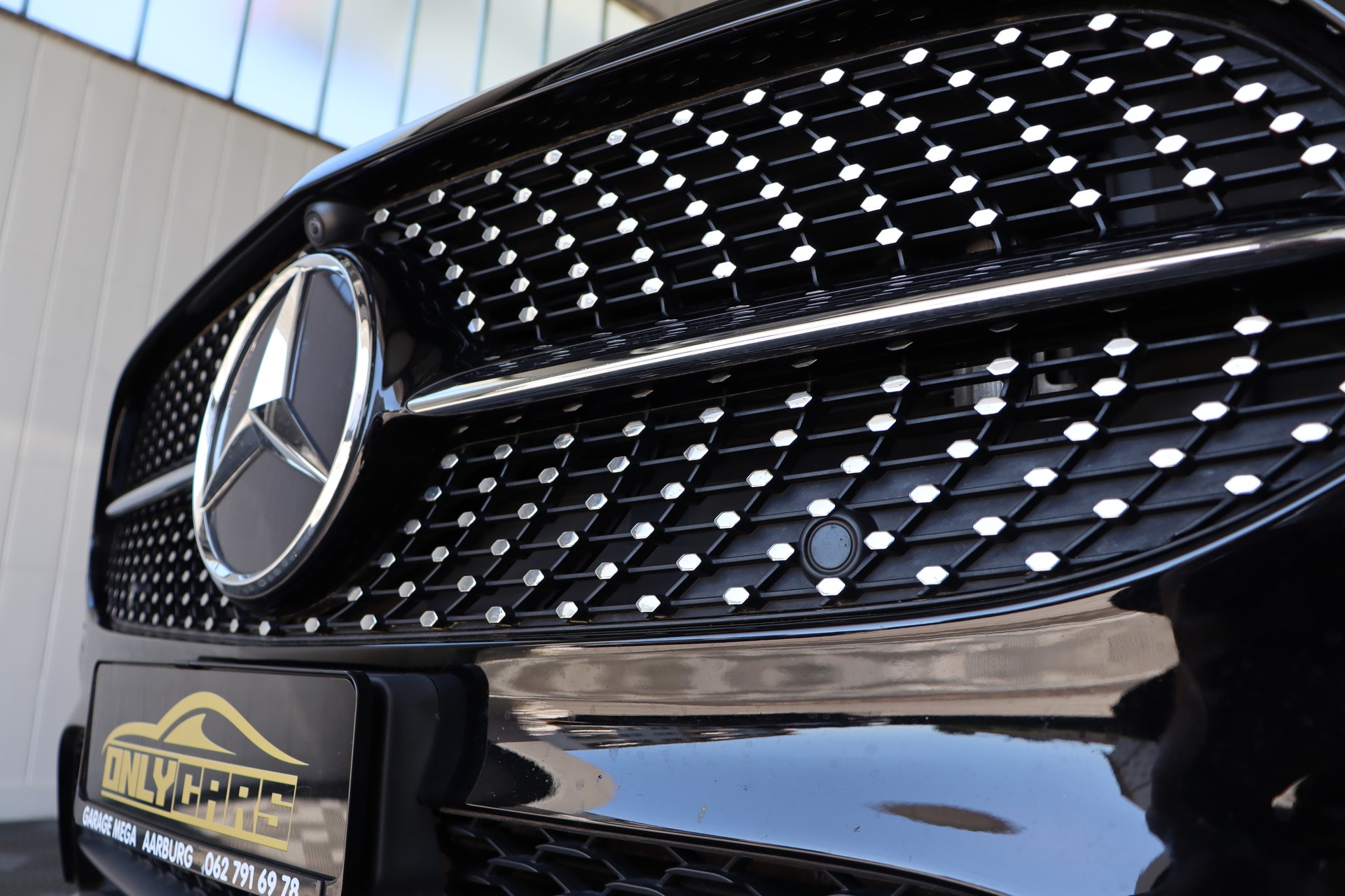 MERCEDES-BENZ A 250 4Matic AMG Line 4Matic 7G-DCT * 360 GRAD KAMERA * FAHRASSISTENZ-PAKET * SCHIEBEDACH *-image-5