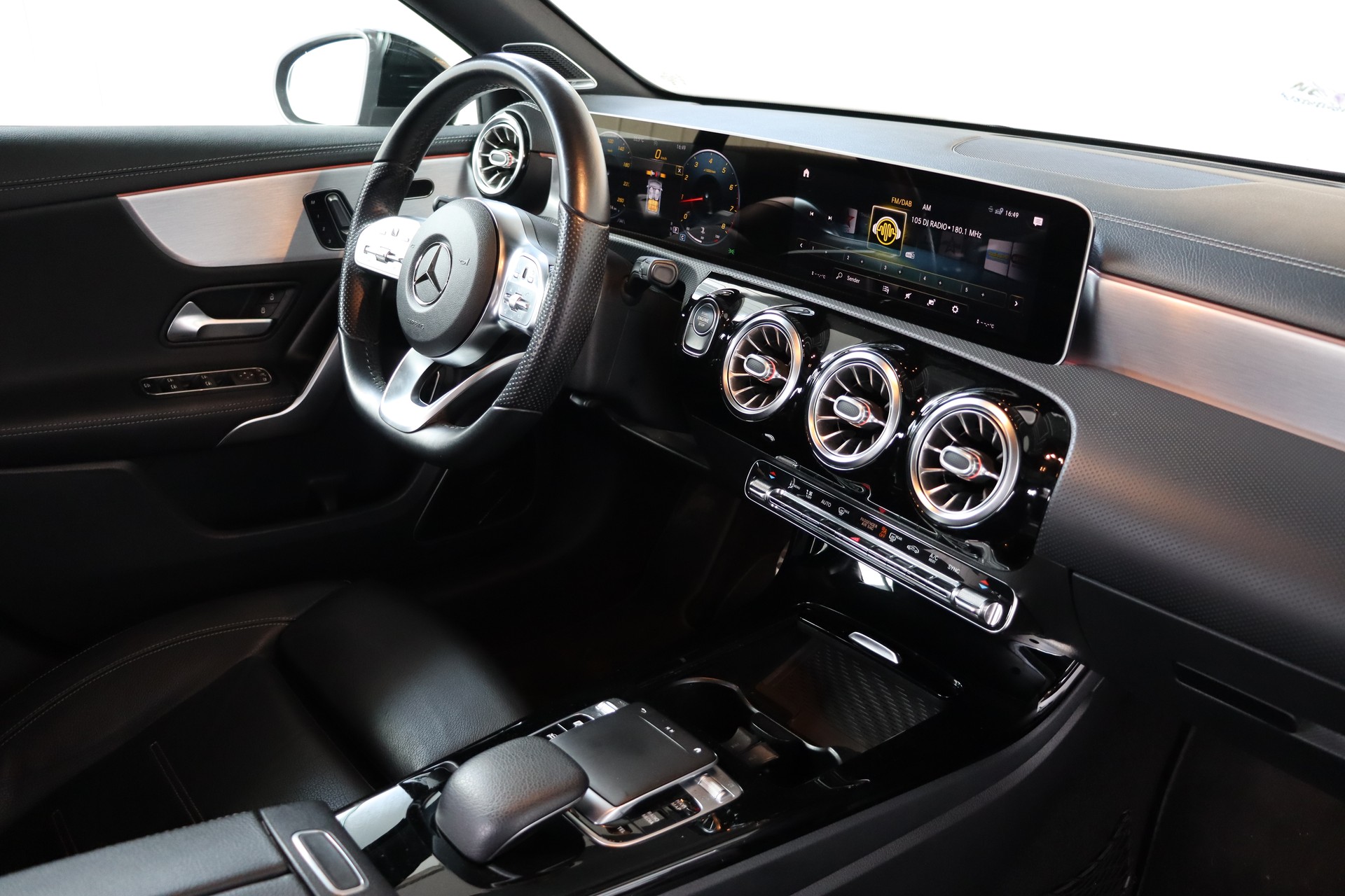 MERCEDES-BENZ A 250 4Matic AMG Line 4Matic 7G-DCT-image-10
