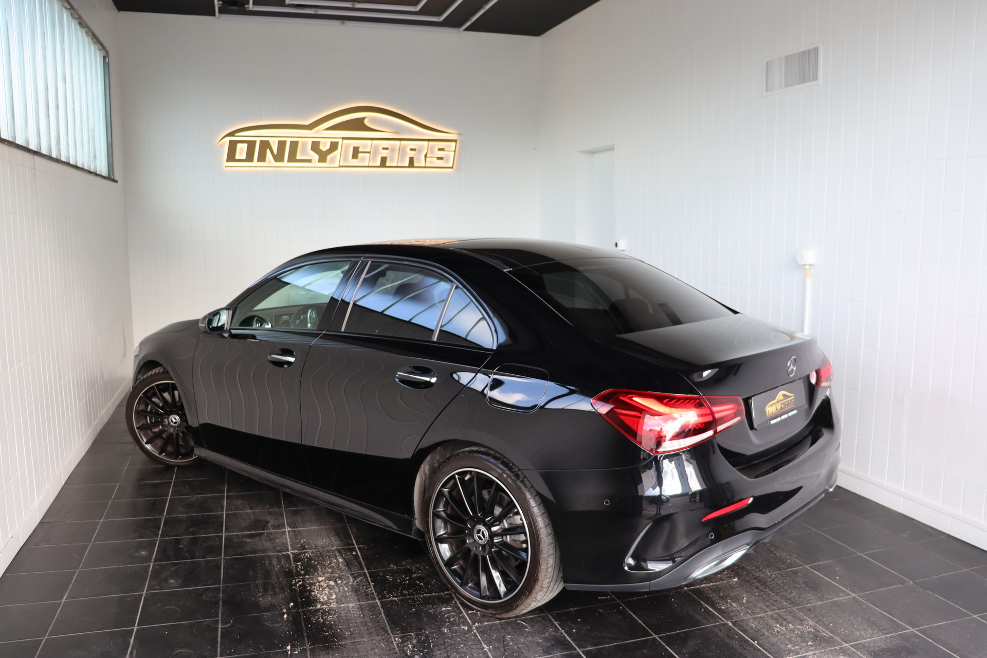 MERCEDES-BENZ A 250 4Matic AMG Line 4Matic 7G-DCT-image-5