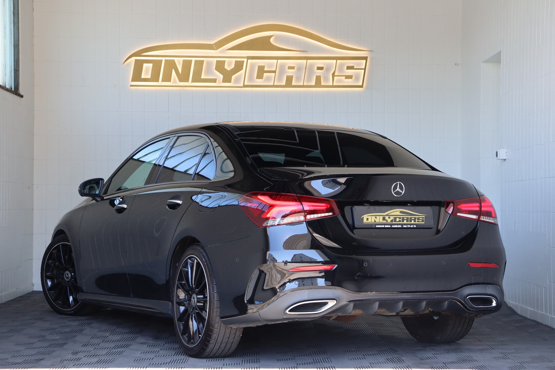 MERCEDES-BENZ A 250 4Matic AMG Line 4Matic 7G-DCT * 360 GRAD KAMERA * FAHRASSISTENZ-PAKET * SCHIEBEDACH *-image-6