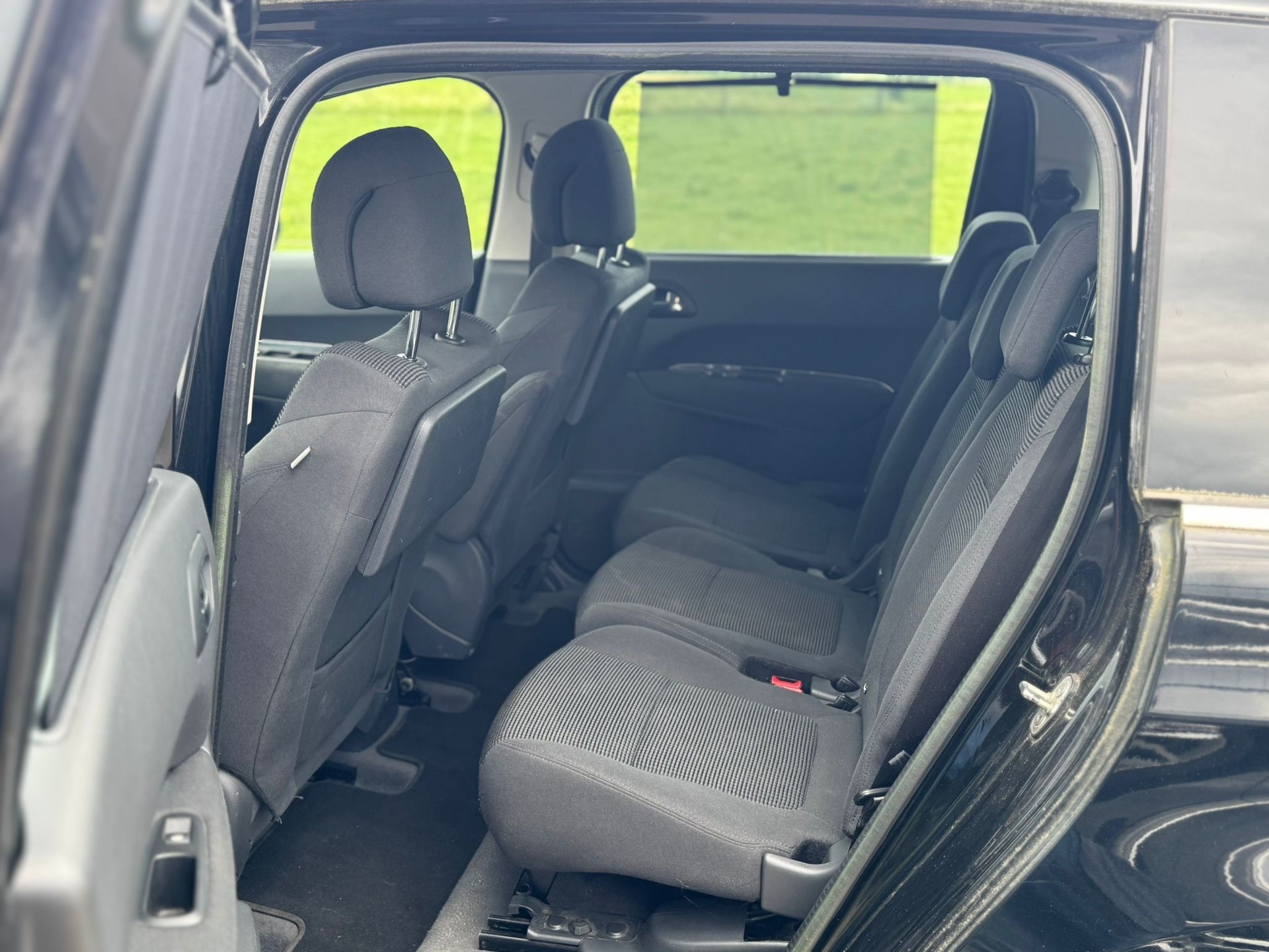 PEUGEOT 5008 1.6 16V T Family-image-5