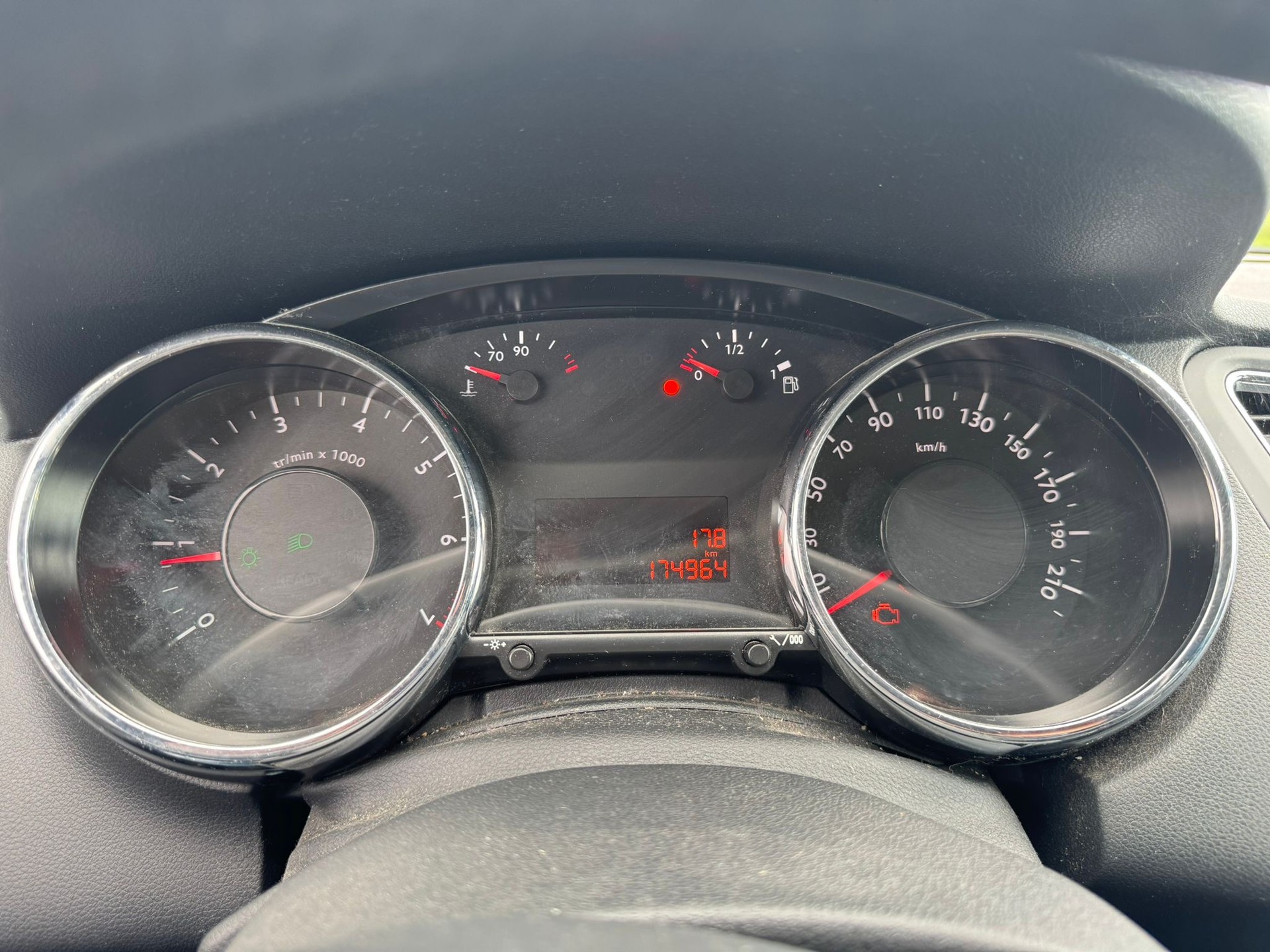 PEUGEOT 5008 1.6 16V T Family-image-7