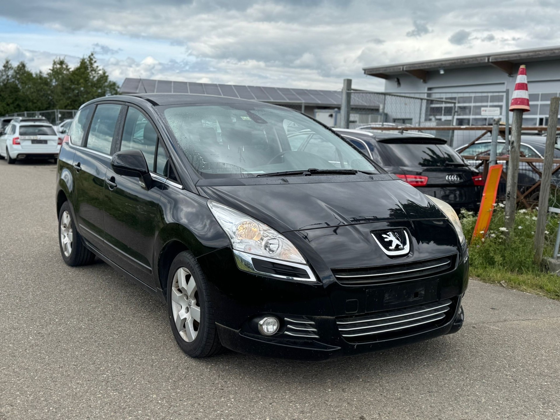PEUGEOT 5008 1.6 16V T Family-image-1