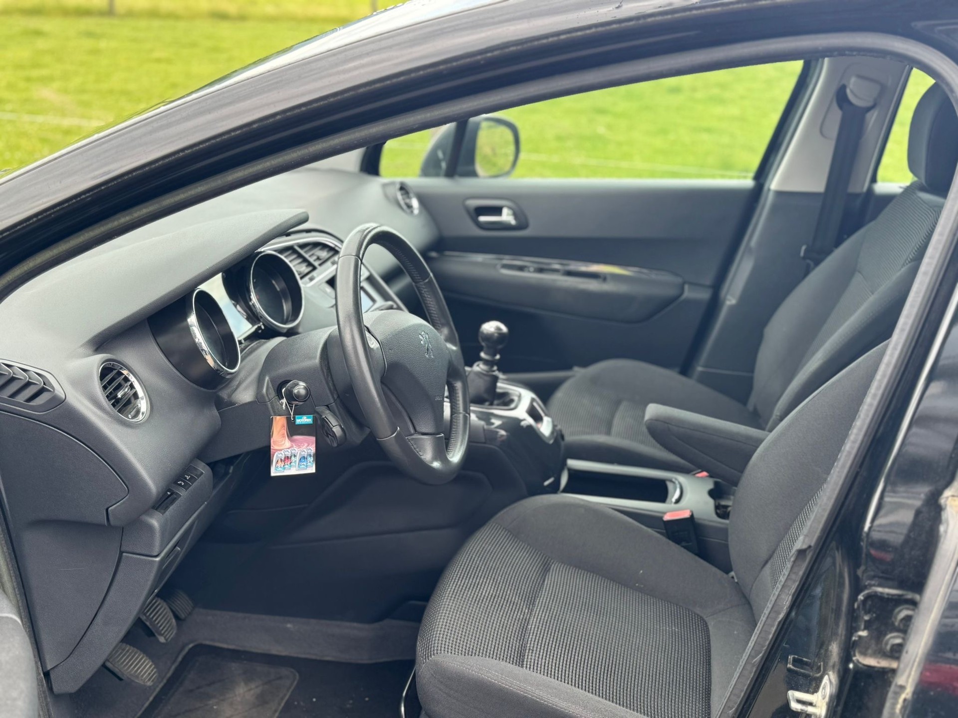 PEUGEOT 5008 1.6 16V T Family-image-6