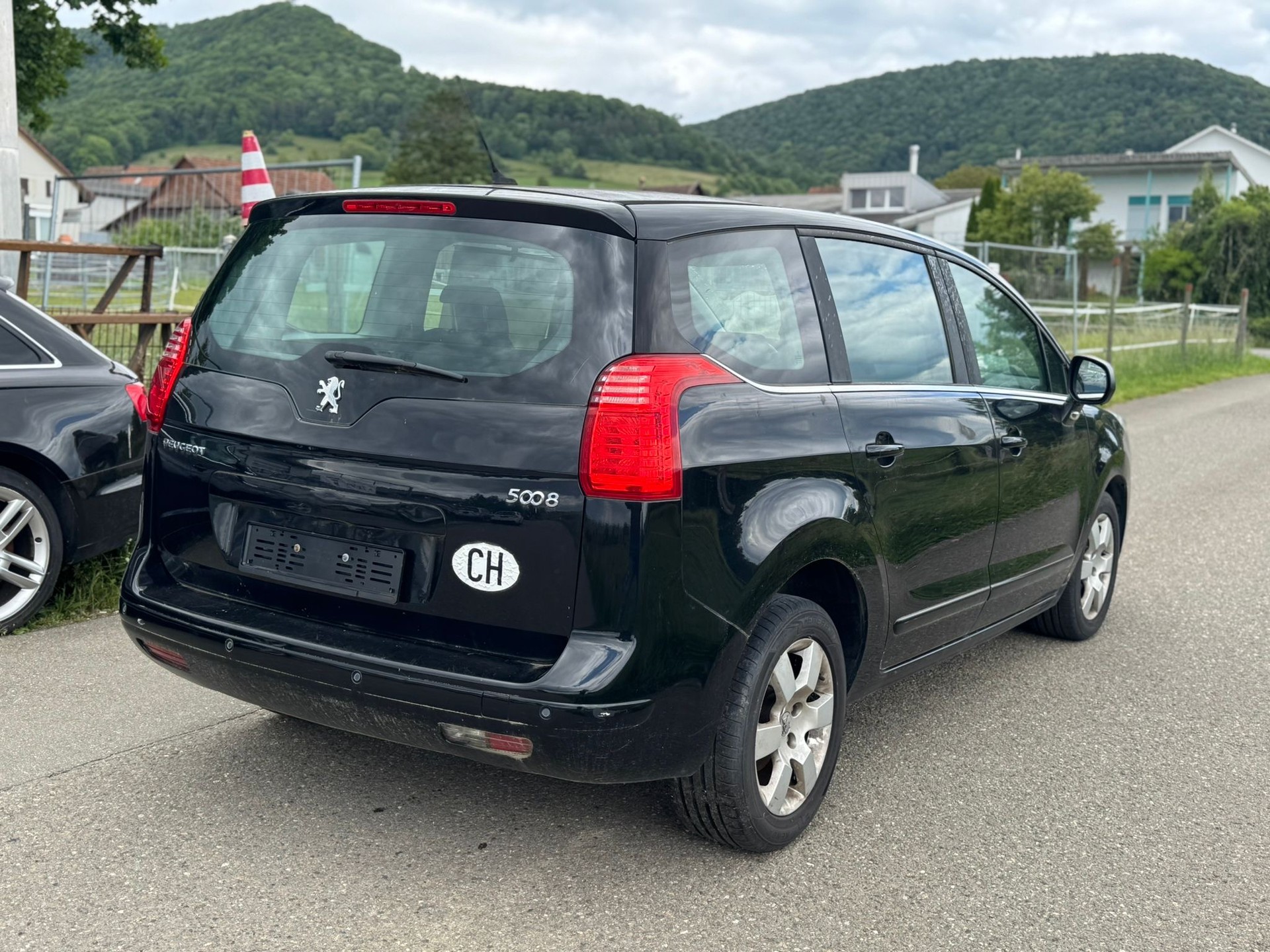 PEUGEOT 5008 1.6 16V T Family-image-2