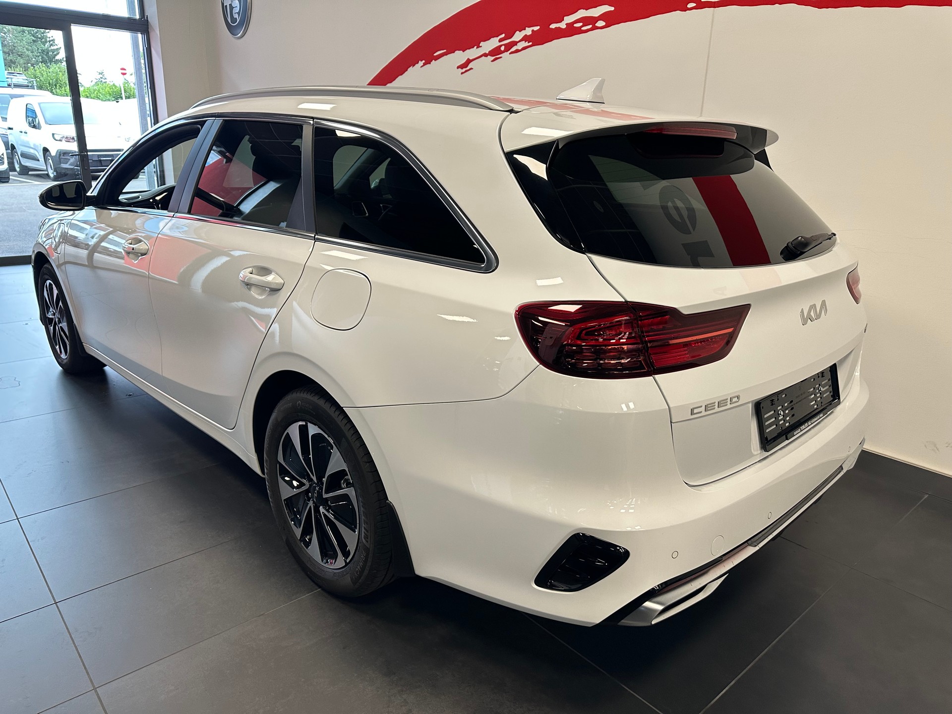 KIA Ceed Sportswagon 1.6 GDi Plug-in Hybrid Power DCT-image-12