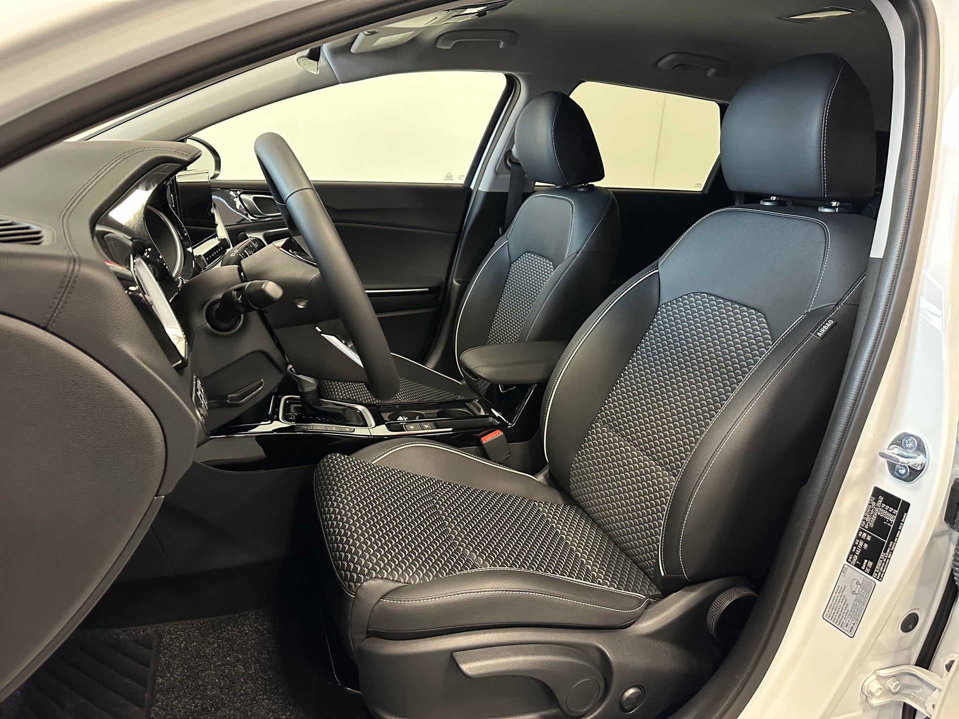 KIA Ceed Sportswagon 1.6 GDi Plug-in Hybrid Power DCT-image-10