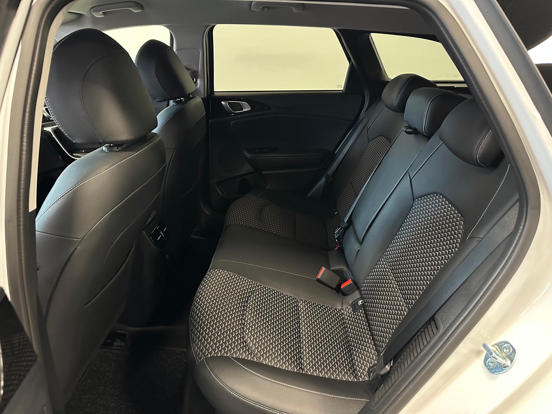KIA Ceed Sportswagon 1.6 GDi Plug-in Hybrid Power DCT-image-11