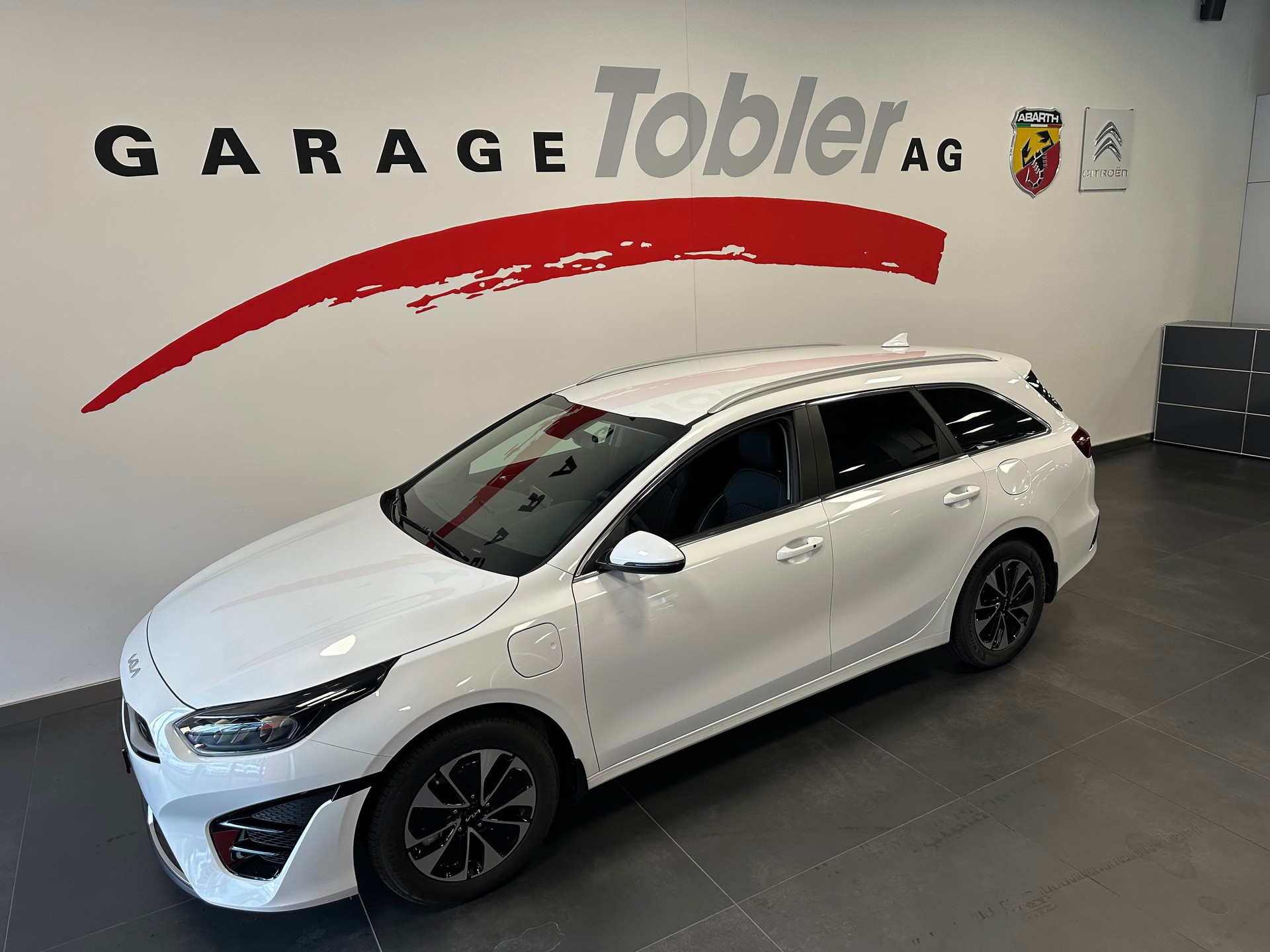 KIA Ceed Sportswagon 1.6 GDi Plug-in Hybrid Power DCT-image-2