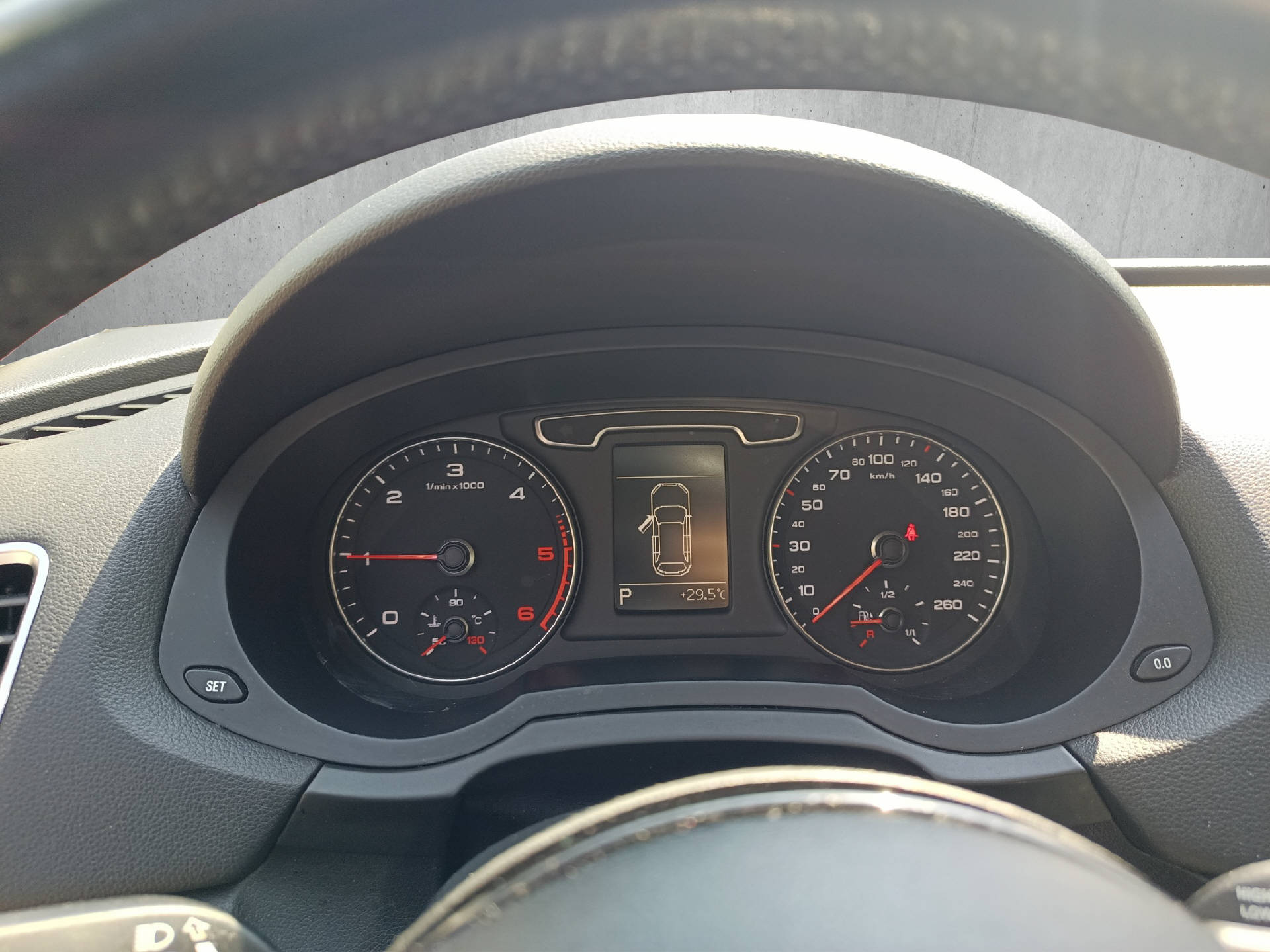 AUDI Q3 2.0 TDI 177 quattro S-Tronic-image-10
