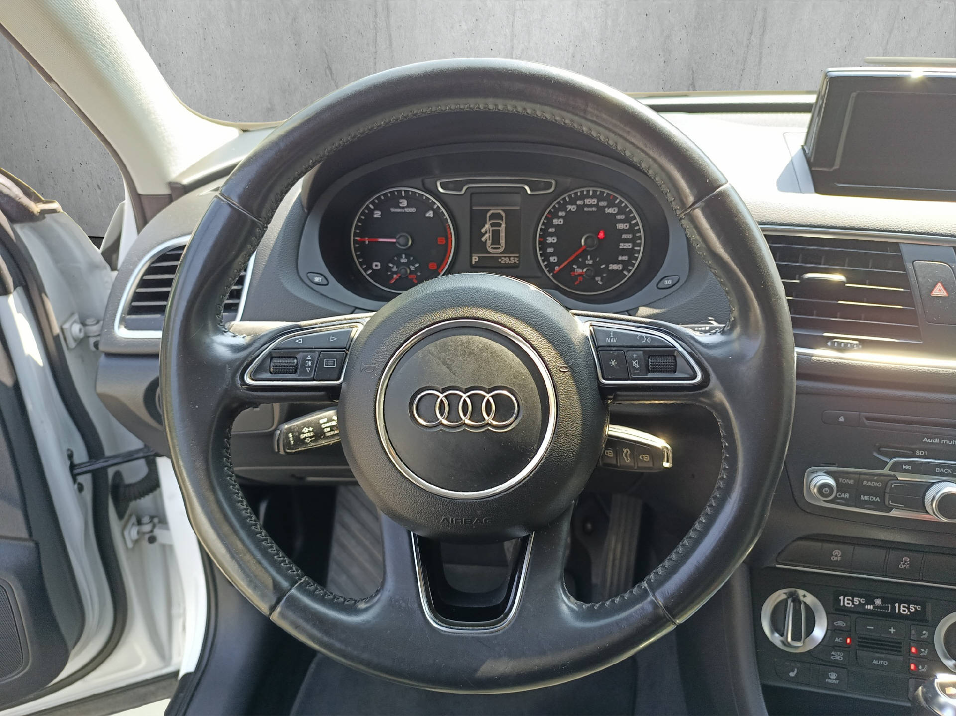 AUDI Q3 2.0 TDI 177 quattro S-Tronic-image-9