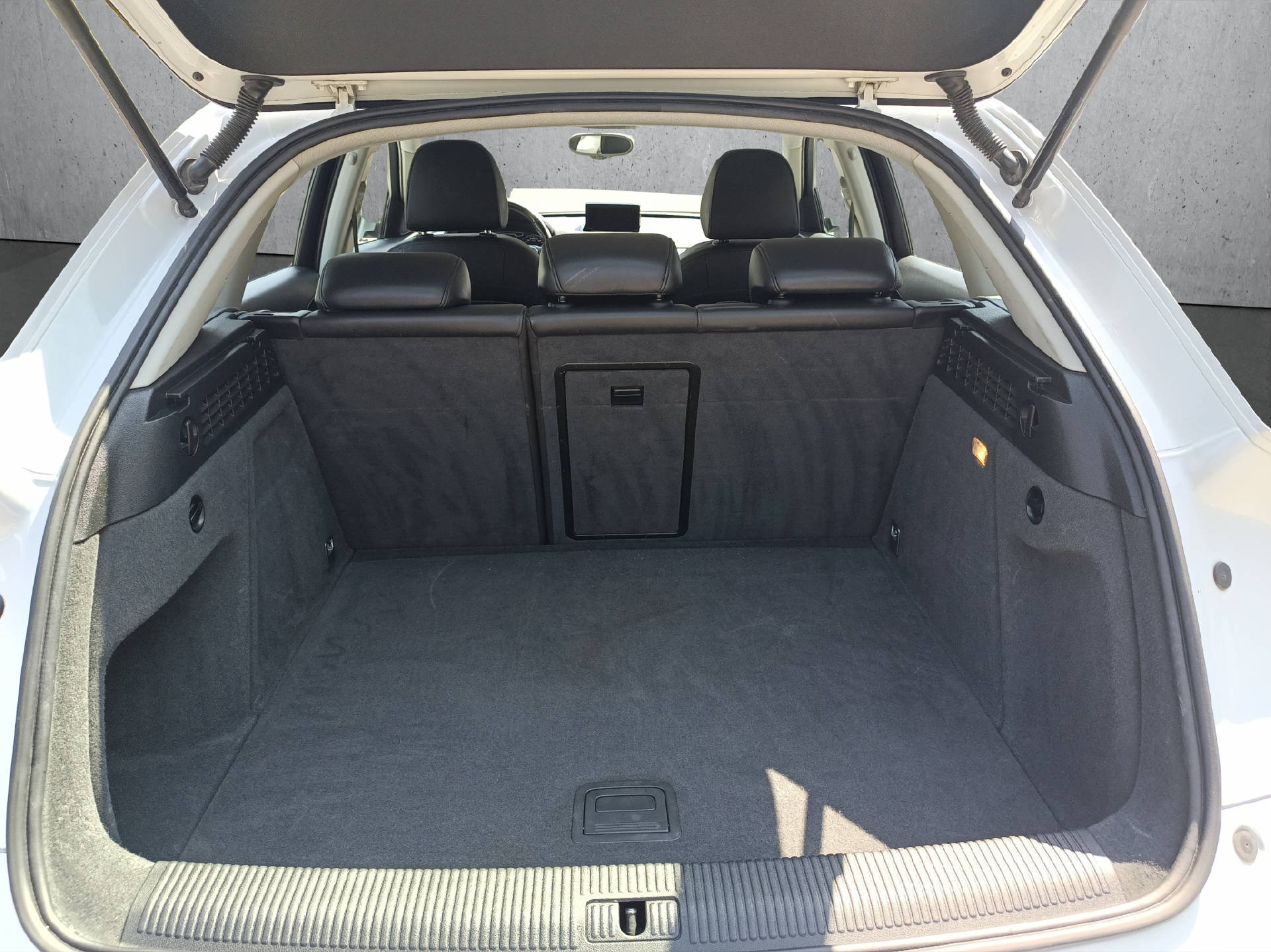 AUDI Q3 2.0 TDI 177 quattro S-Tronic-image-14