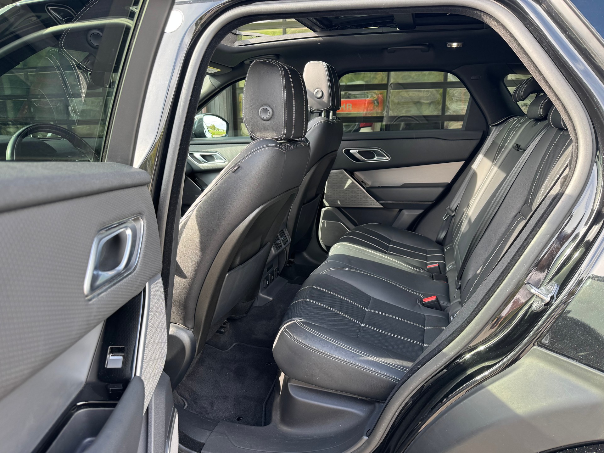 LAND ROVER Velar R-Dynamic P250 HSE | 8-fach | MFK | Heud Up | Keyless Go | AHK | Panoramadach | Kamera | CH Auto | 8-fach |-image-5