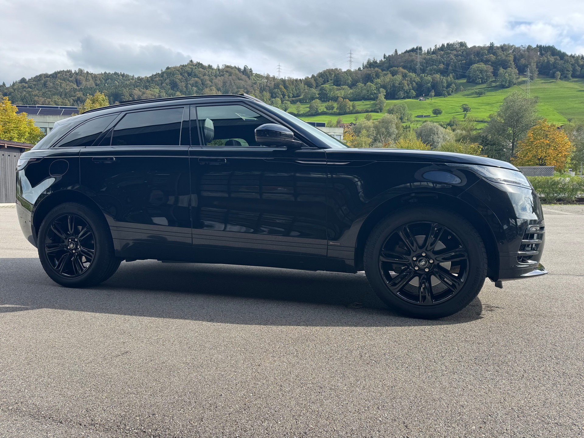 LAND ROVER Velar R-Dynamic P250 HSE | 8-fach | MFK | Heud Up | Keyless Go | AHK | Panoramadach | Kamera | CH Auto | 8-fach |-image-2