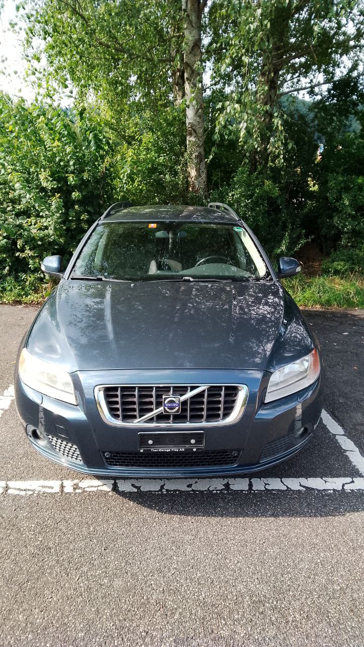 VOLVO V70 D5 AWD Kinetic Geartronic-image-2