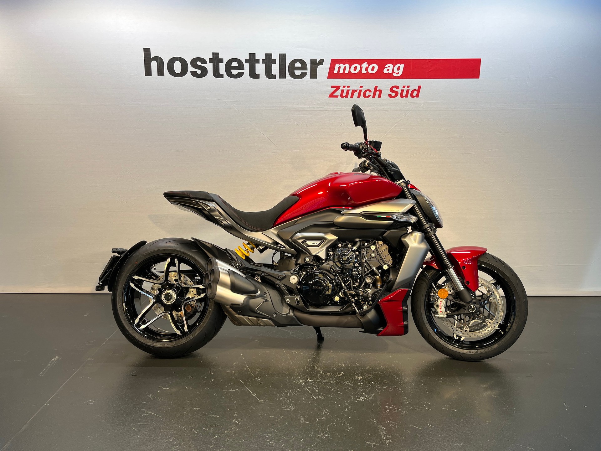 DUCATI X Diavel V4-showroom-element-1